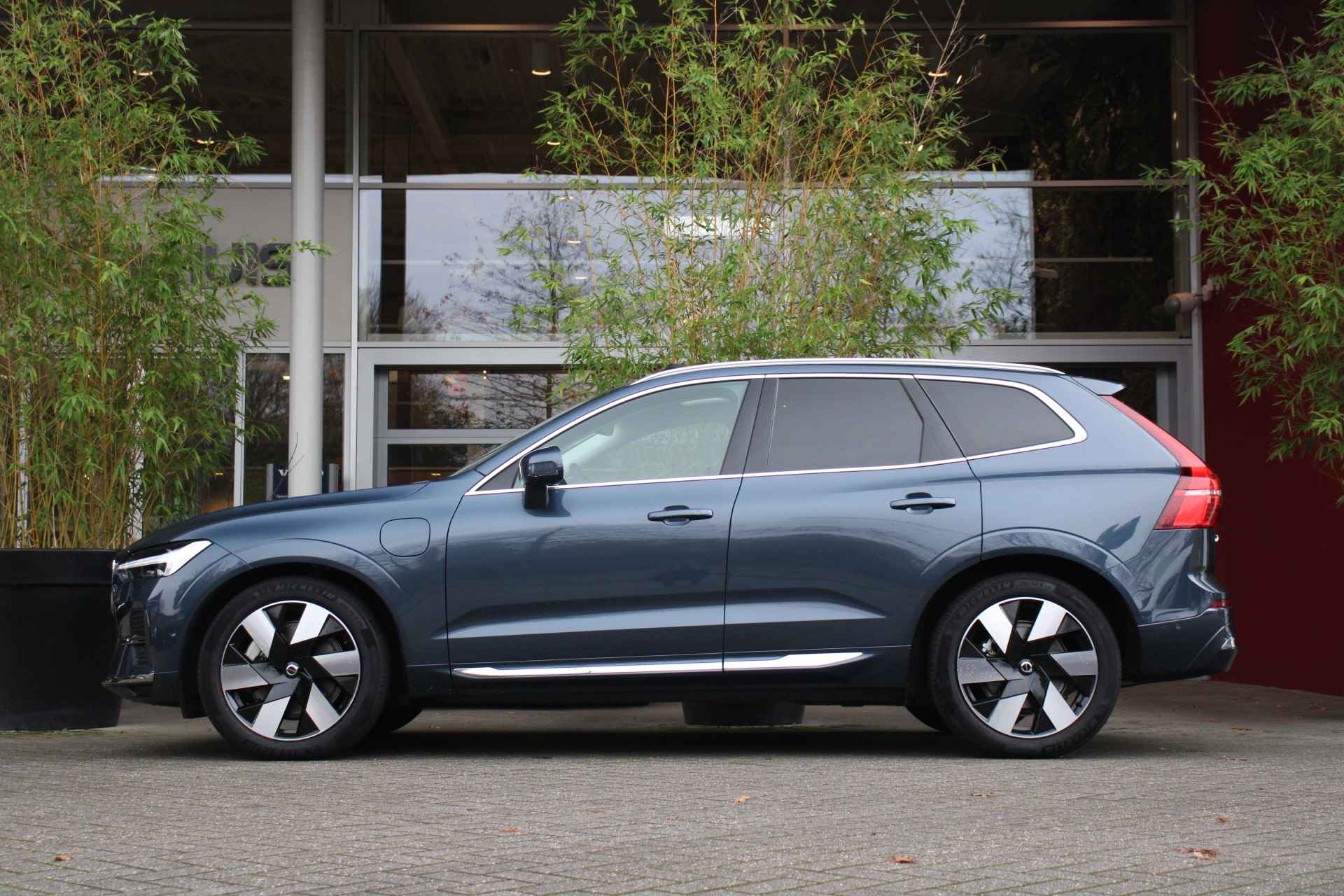 Volvo XC60 Recharge T8 AWD 455pk Ultimate Bright | Luchtvering | Trekhaak | 360 Camera | Schuifdak | Harman/Kardon | Pilot Assist - 5/27