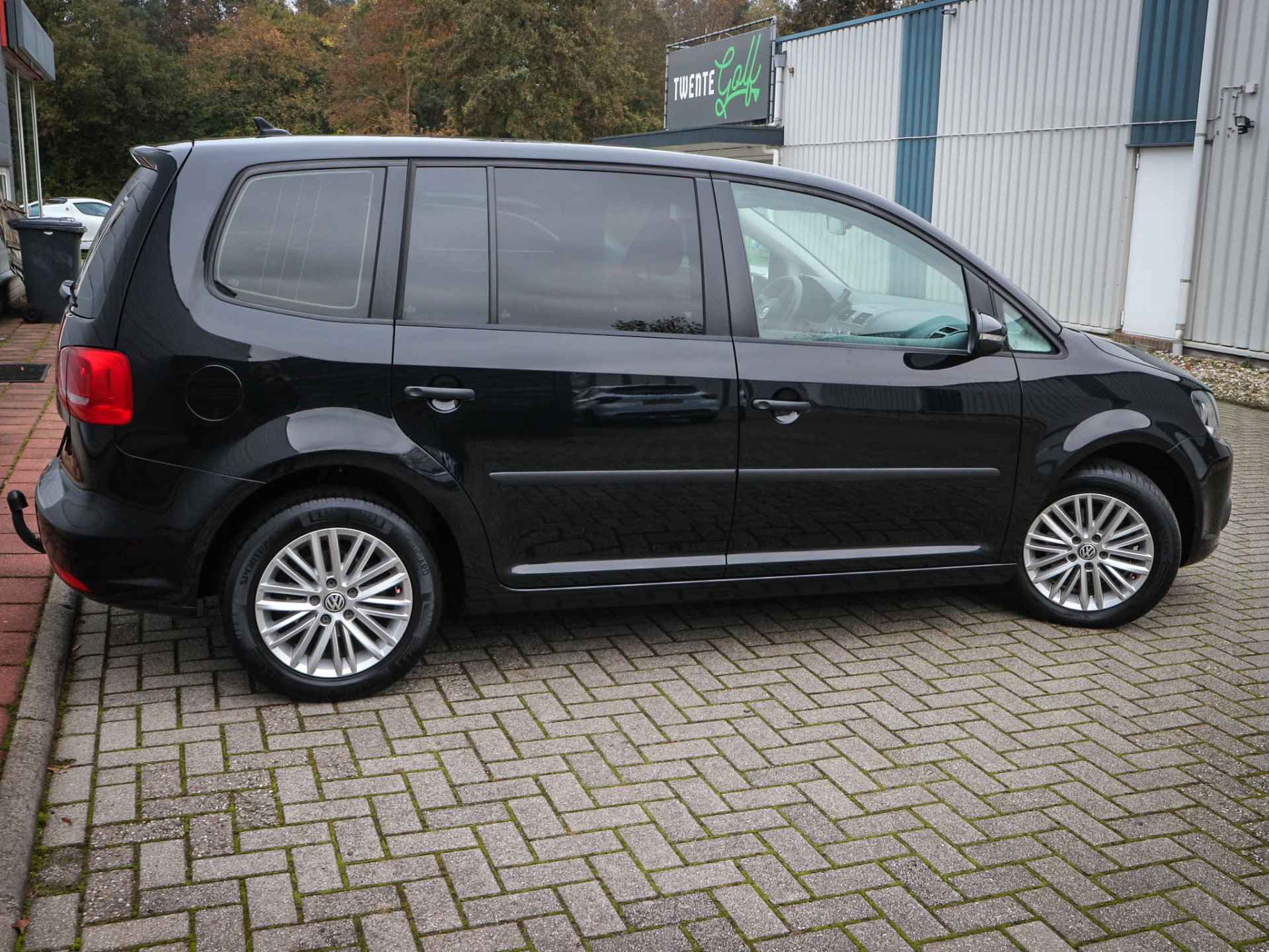 Volkswagen Touran 1.6 TDI Comfortline BlueMotion 7p. | Airco | Navi | Cruise | Lichtmetaal | 7 Persoons | Mistlampen | Trekhaak | - 22/48