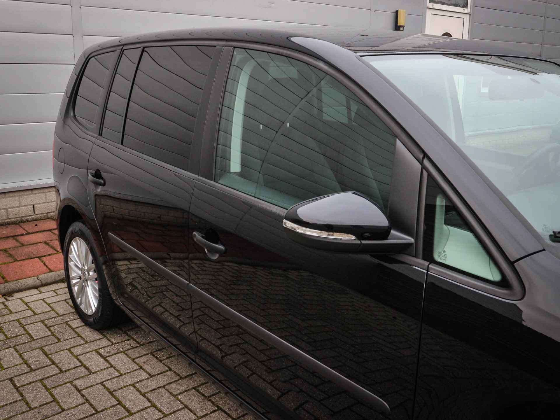 Volkswagen Touran 1.6 TDI Comfortline BlueMotion 7p. | Airco | Navi | Cruise | Lichtmetaal | 7 Persoons | Mistlampen | Trekhaak | - 23/48