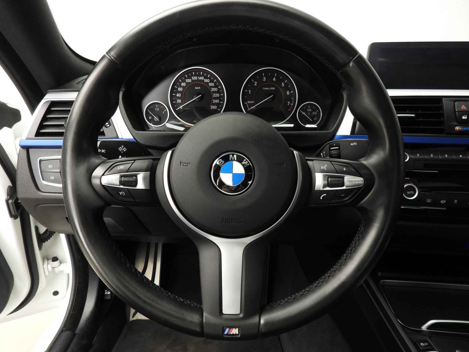 BMW 4 Serie Gran Coupe 418i | M-Sportpakket | LED | Leder | Navigatie | Schuifdak | Sportstoelen | Shadow line | Alu 18 inch - 19/43