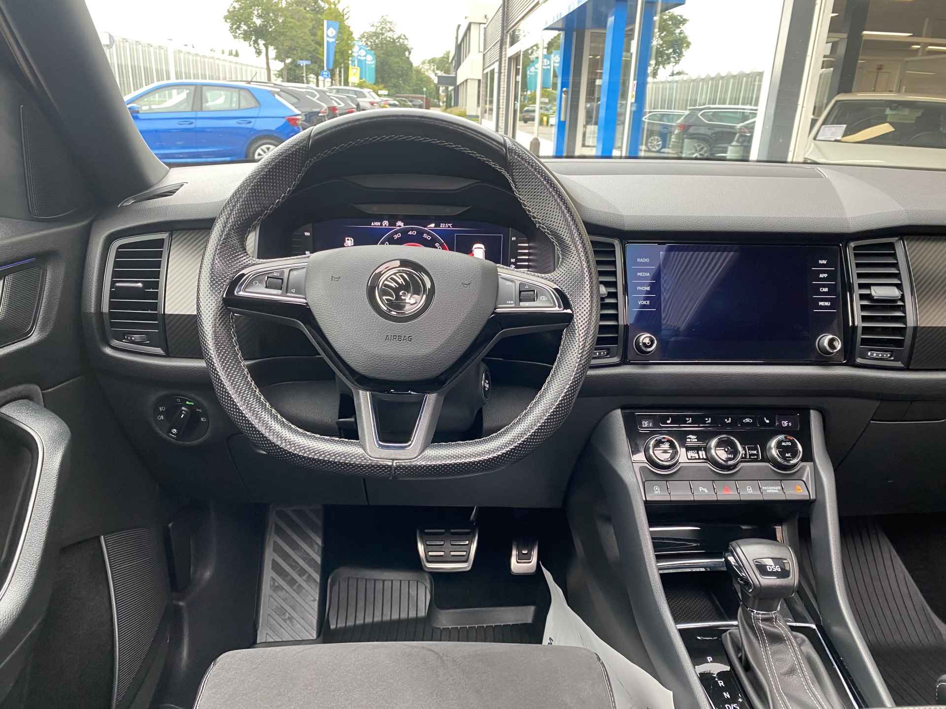 Škoda Kodiaq 1.5 TSI Sportline Business 7p. / AUTOMAAT/ PANO/ TREKHAAK/ CAMERA/ PARK. SENSOREN/ MEMORY SEATS/ KEYLESS/ CRUISE/ VIRTUAL COCKPIT/ APP CONNECT/ STOEL VERWARM./ NAVI/ CLIMA/ - 9/52