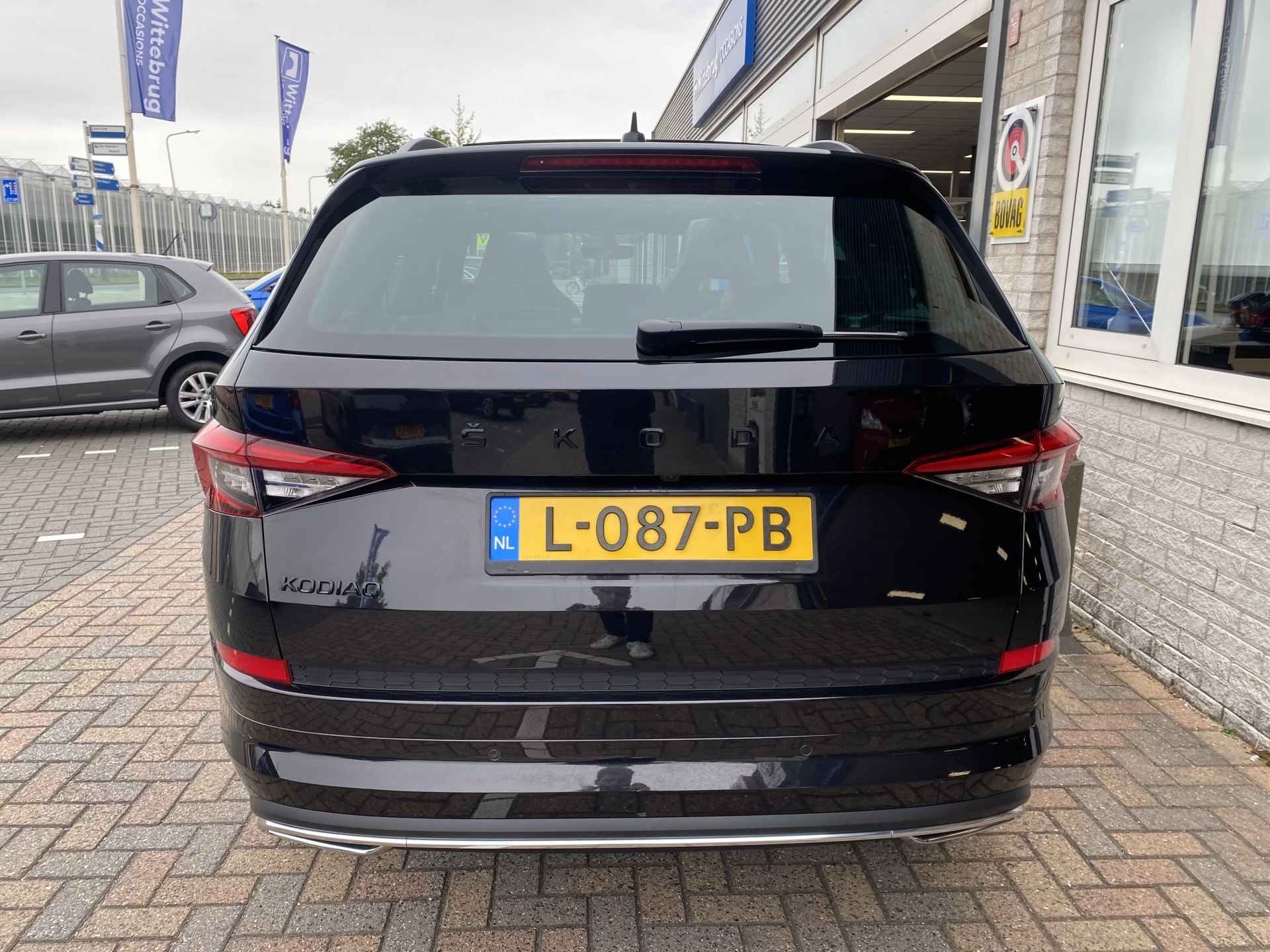 Škoda Kodiaq 1.5 TSI Sportline Business 7p. / AUTOMAAT/ PANO/ TREKHAAK/ CAMERA/ PARK. SENSOREN/ MEMORY SEATS/ KEYLESS/ CRUISE/ VIRTUAL COCKPIT/ APP CONNECT/ STOEL VERWARM./ NAVI/ CLIMA/ - 45/52