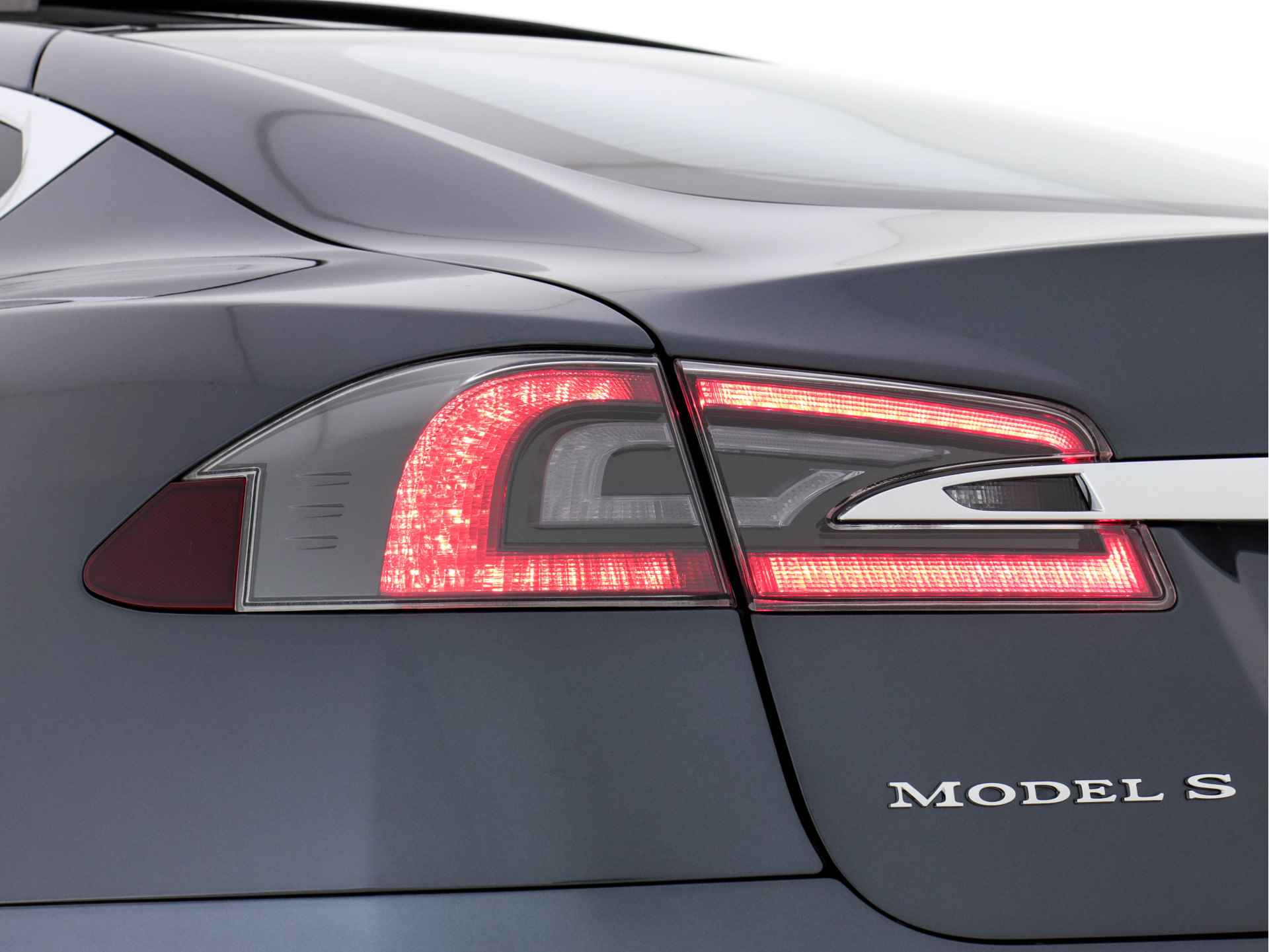 Tesla Model S 100D - 245 Kw AWD [ 3-Fase ] (INCL-BTW) *PANO | VOLLEDER | FULL-LED | VIRTUAL-COCKPIT | SURROUND-VIEW | AUTO-PILOT | AIR-SUSPENSION |  KEYLESS | CRUISE | SPORT-SEATS | 19"ALU* - 32/34