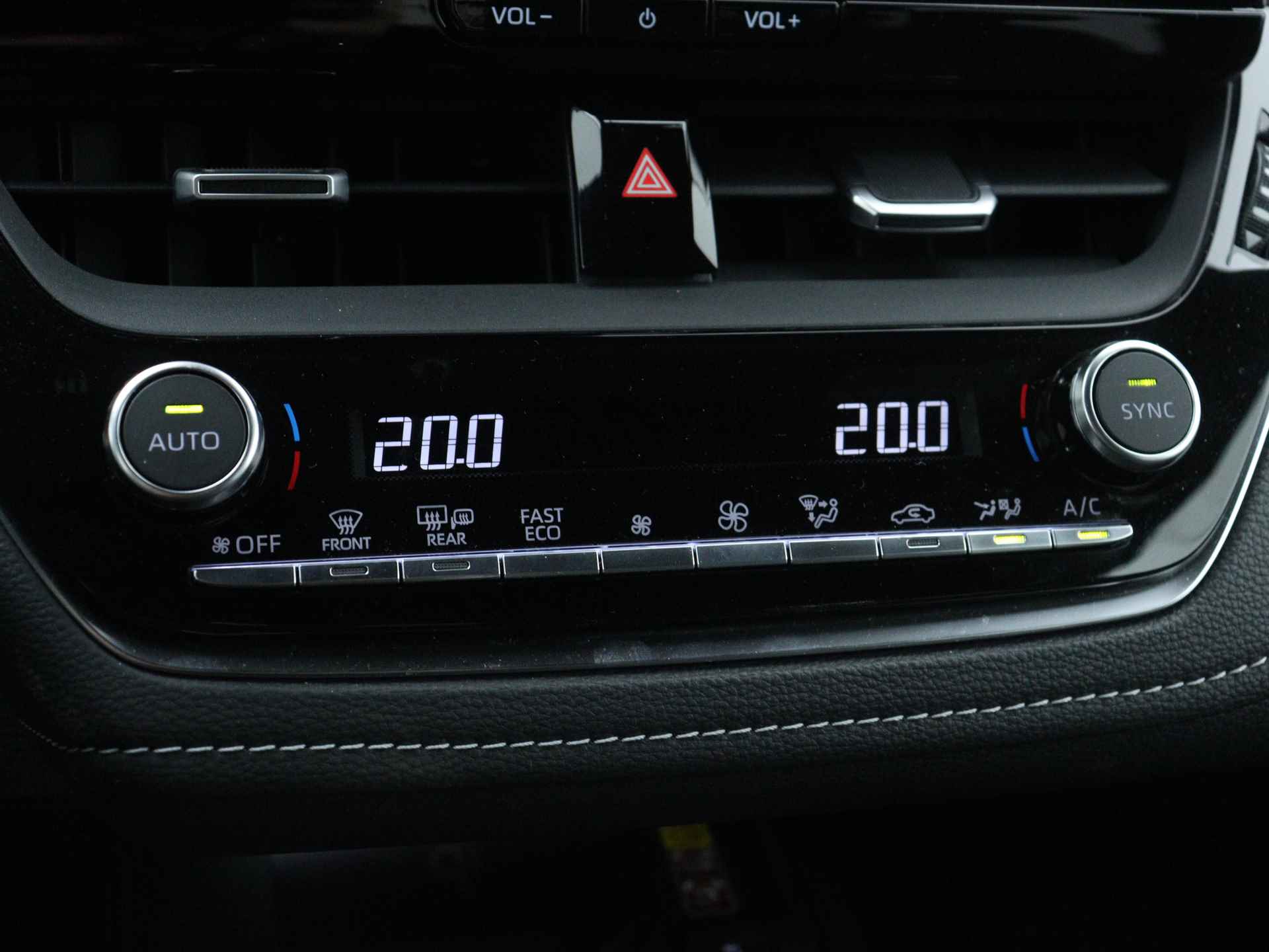 Toyota Corolla Touring Sports 1.8 Hybrid First Edition | Stoelverwarming | Parkeersensoren | Navigatie | Elektrisch bedienbare achterklep | - 12/45