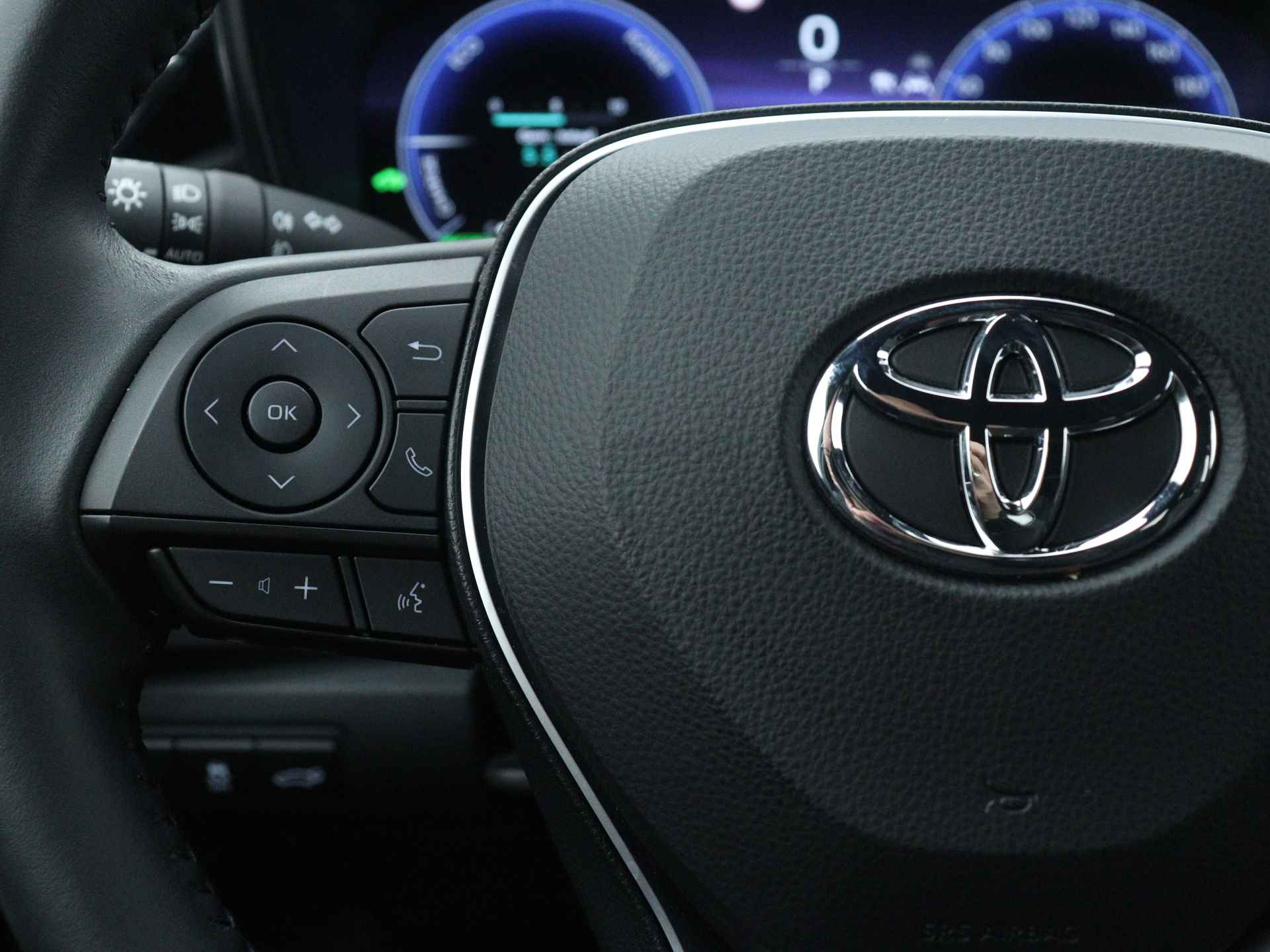 Toyota Corolla Touring Sports 1.8 Hybrid First Edition | Stoelverwarming | Parkeersensoren | Navigatie | Elektrisch bedienbare achterklep | - 22/45