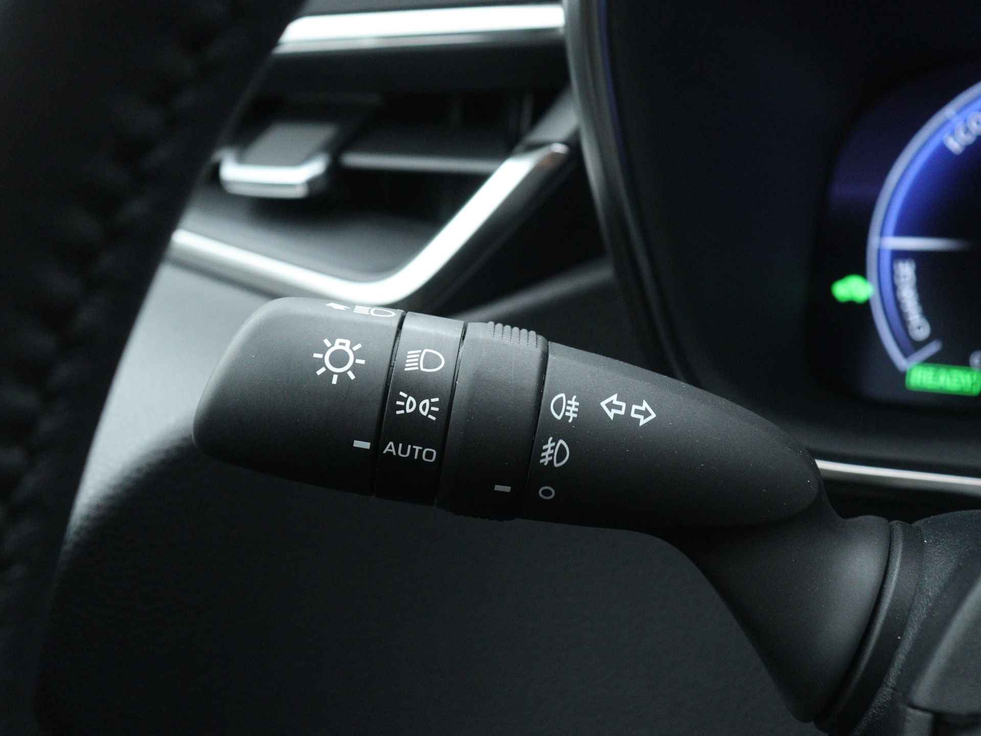 Toyota Corolla Touring Sports 1.8 Hybrid First Edition | Stoelverwarming | Parkeersensoren | Navigatie | Elektrisch bedienbare achterklep | - 24/45