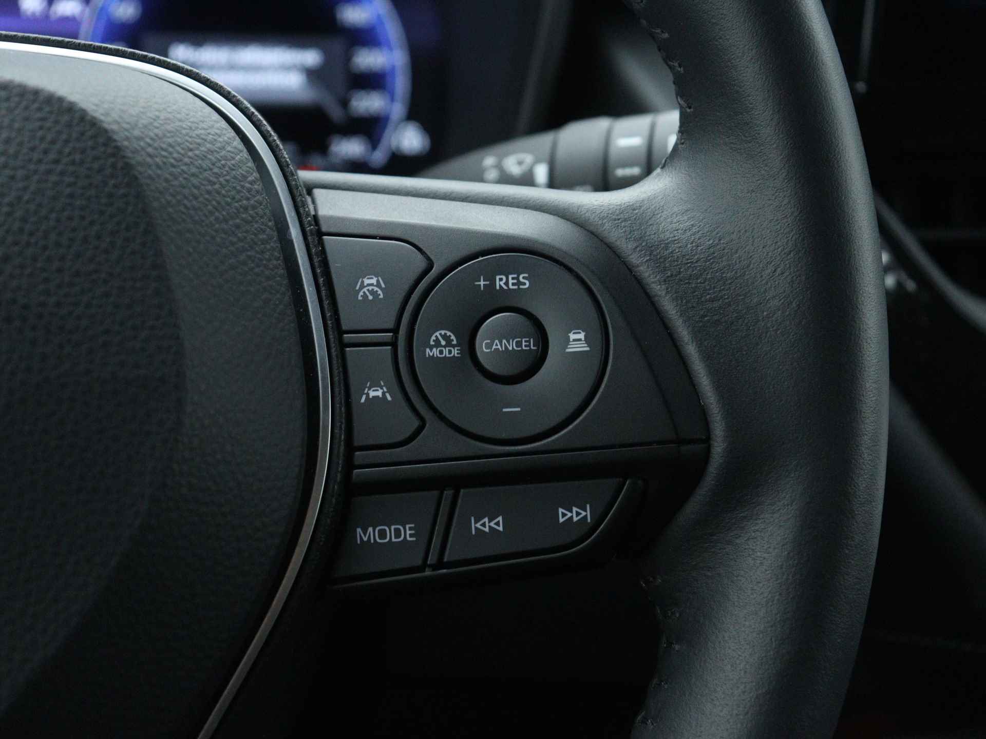 Toyota Corolla Touring Sports 1.8 Hybrid First Edition | Stoelverwarming | Parkeersensoren | Navigatie | Elektrisch bedienbare achterklep | - 26/45