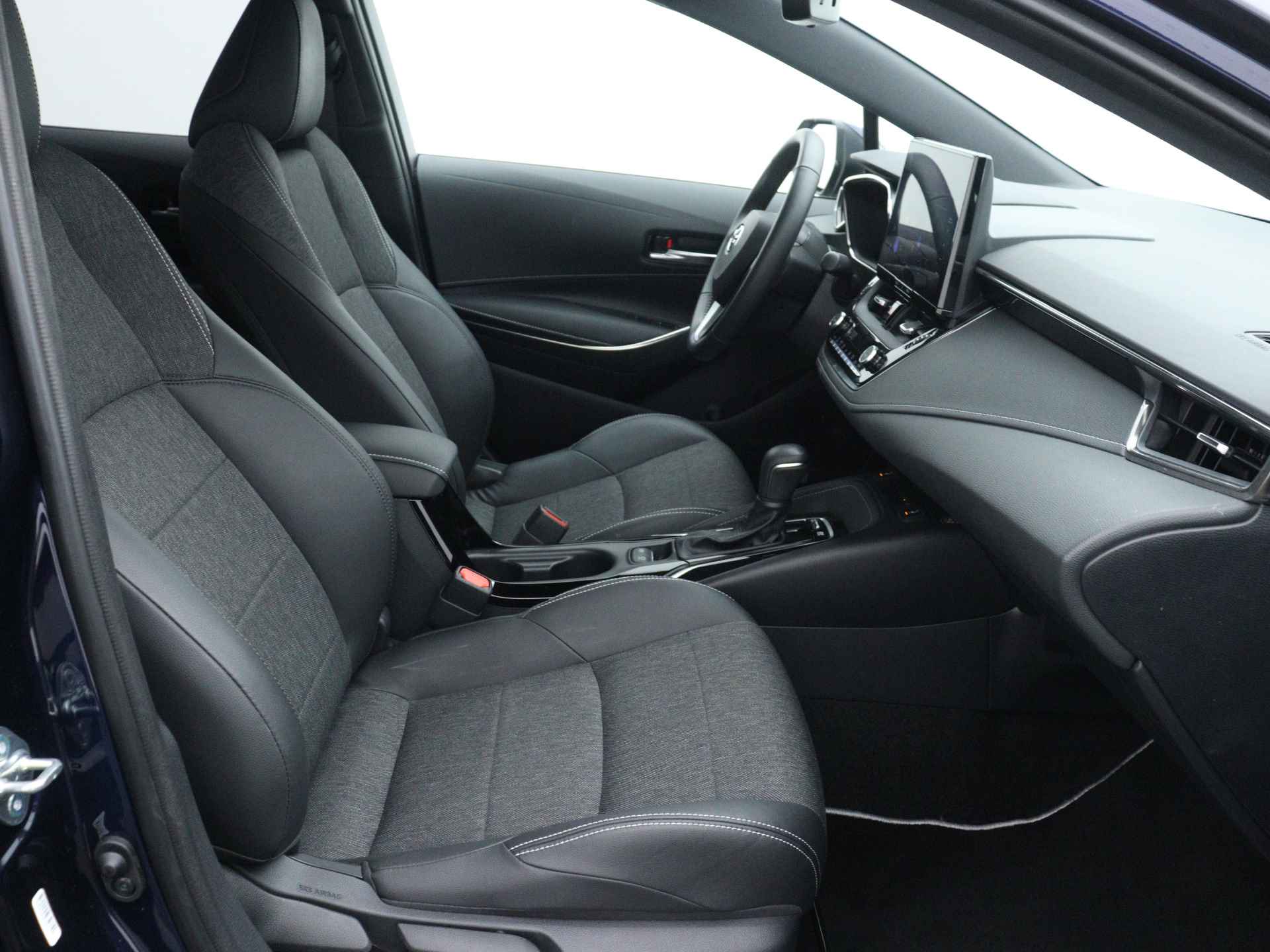 Toyota Corolla Touring Sports 1.8 Hybrid First Edition | Stoelverwarming | Parkeersensoren | Navigatie | Elektrisch bedienbare achterklep | - 31/45