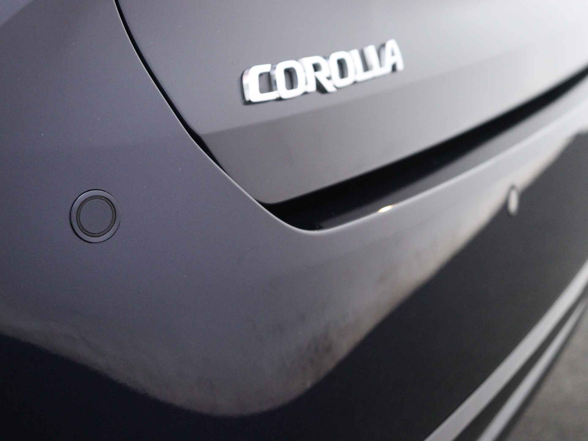 Toyota Corolla Touring Sports 1.8 Hybrid First Edition | Stoelverwarming | Parkeersensoren | Navigatie | Elektrisch bedienbare achterklep | - 43/45