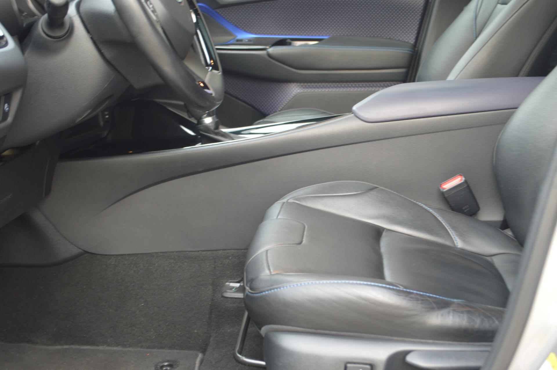 Toyota C-HR 1.8 Hybrid Bi-Tone Plus | UNIEK!!!| Elektrisch open dak | leder | navigatie - 10/36