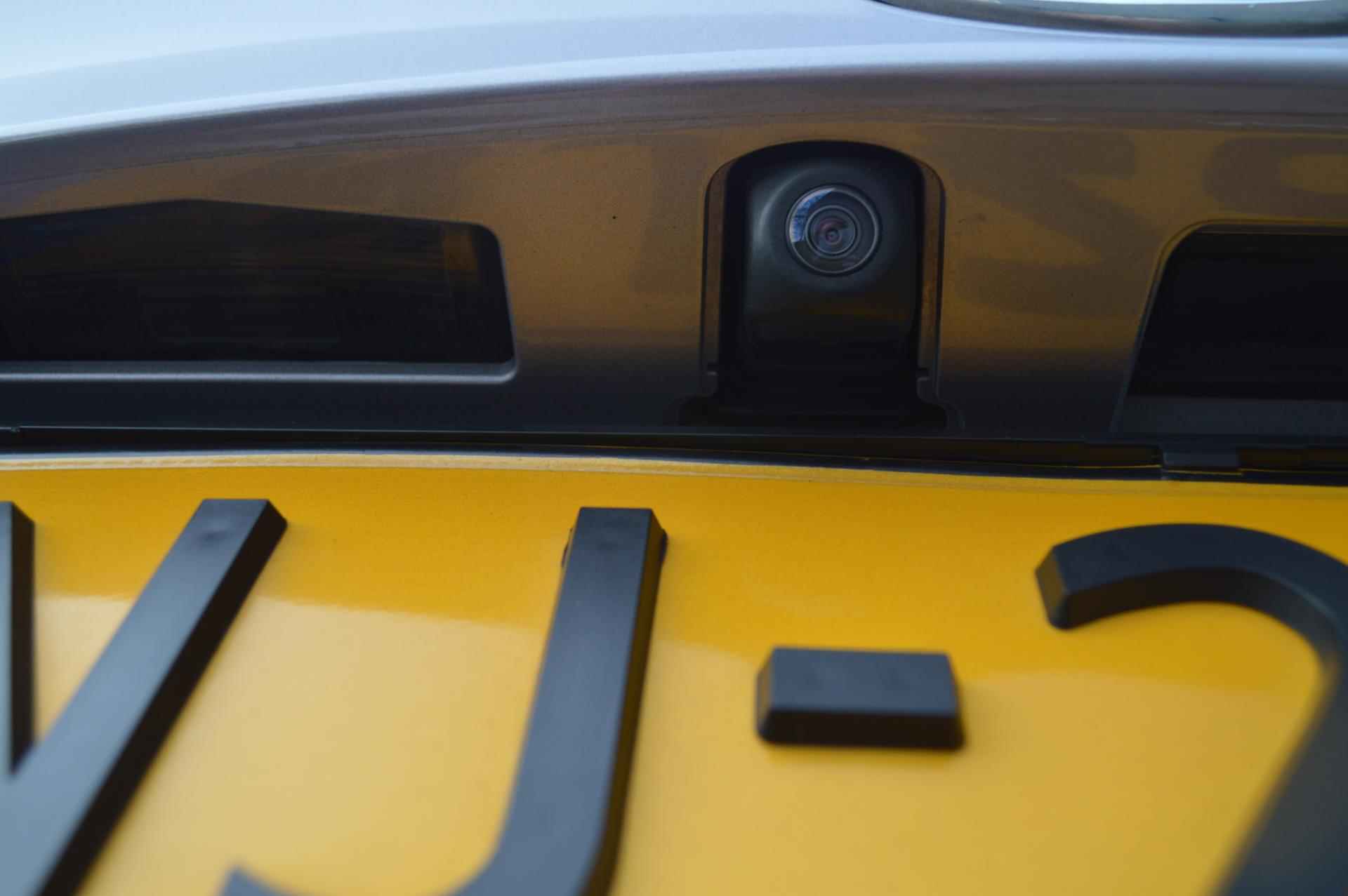 Toyota C-HR 1.8 Hybrid Bi-Tone Plus | UNIEK!!!| Elektrisch open dak | leder | navigatie - 16/36
