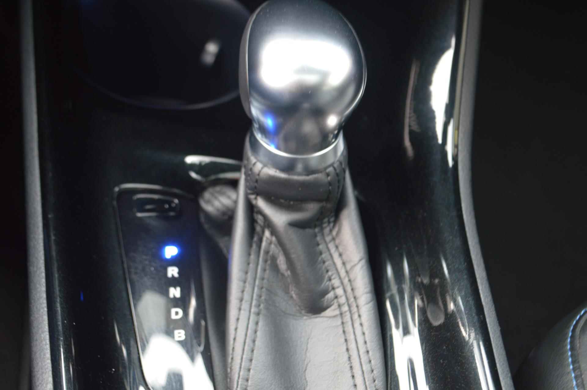 Toyota C-HR 1.8 Hybrid Bi-Tone Plus | UNIEK!!!| Elektrisch open dak | leder | navigatie - 22/36