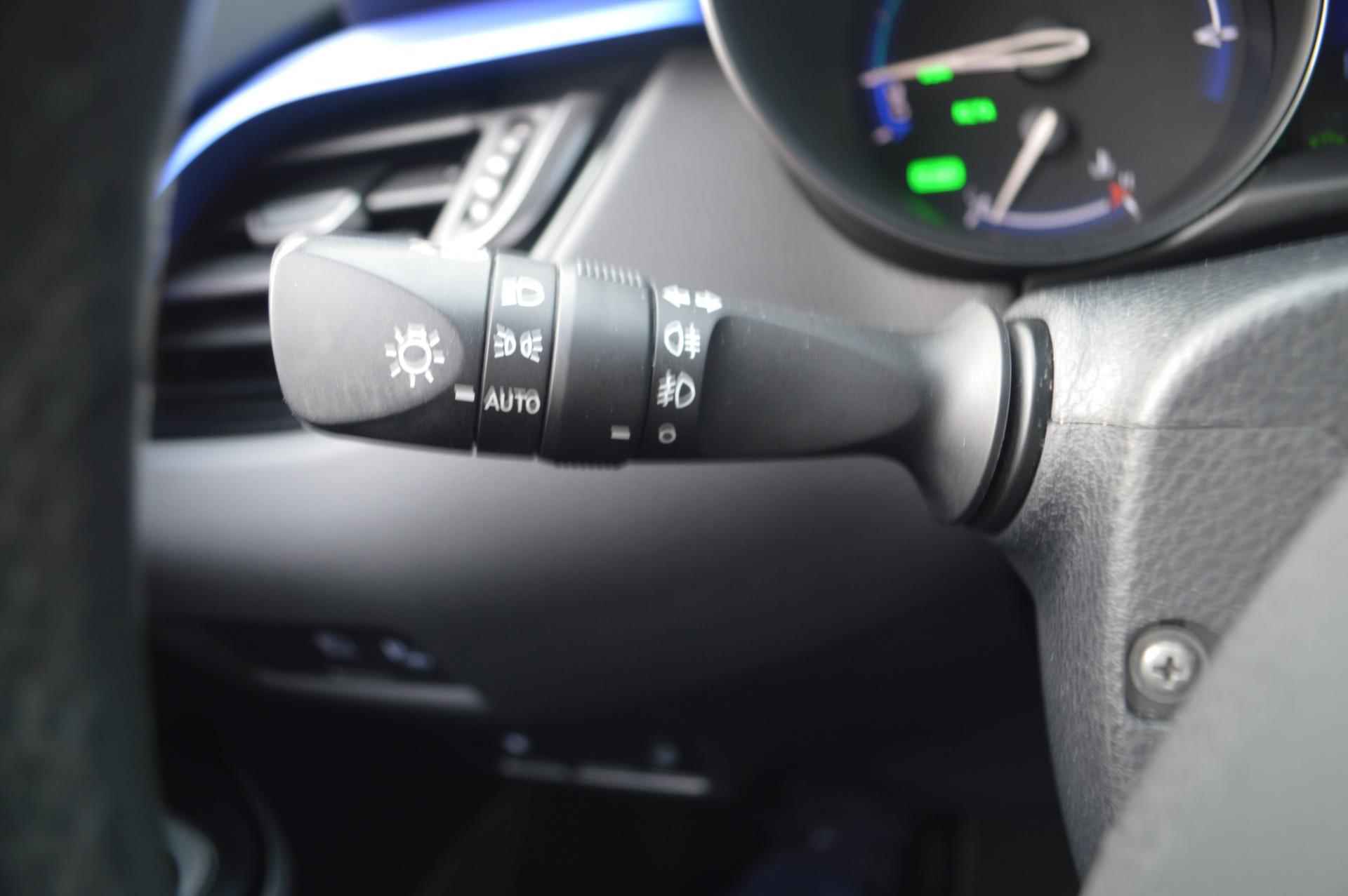 Toyota C-HR 1.8 Hybrid Bi-Tone Plus | UNIEK!!!| Elektrisch open dak | leder | navigatie - 28/36