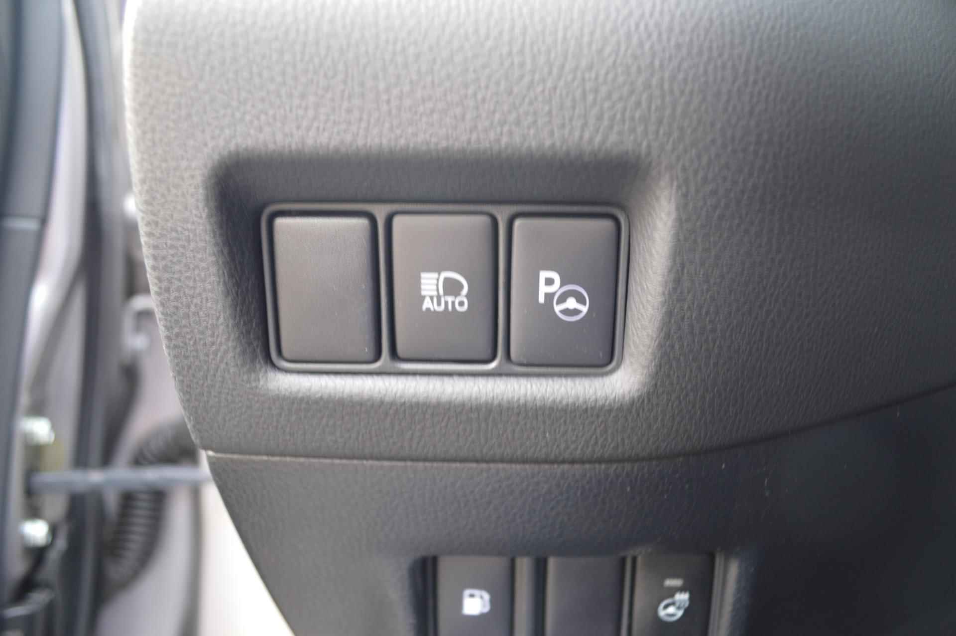 Toyota C-HR 1.8 Hybrid Bi-Tone Plus | UNIEK!!!| Elektrisch open dak | leder | navigatie - 31/36