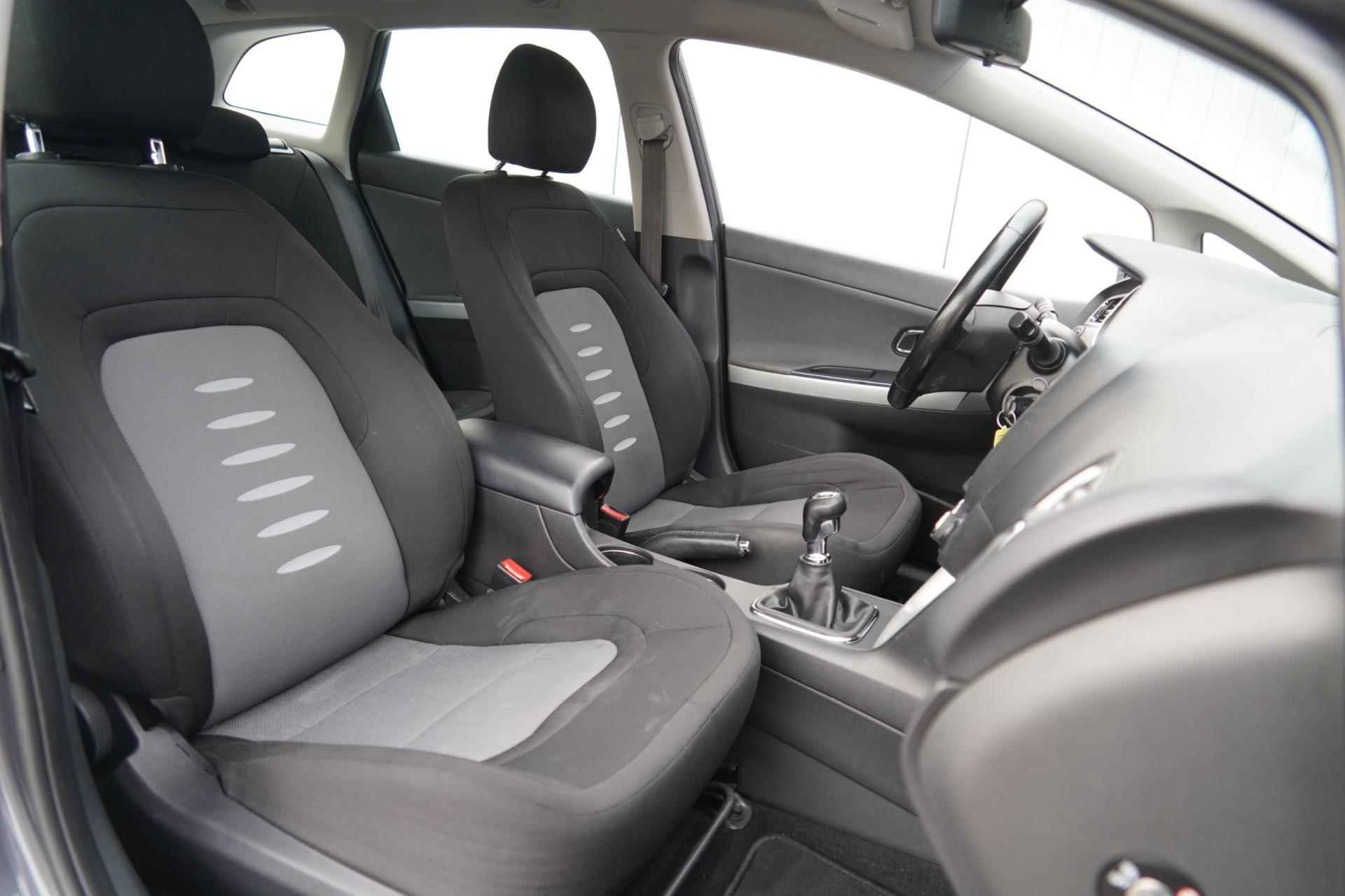 Kia Cee'd Sportswagon 1.6 GDI Comfort Pack / Airco / Trekhaak / Camera / NL-Auto / Elek. Ramen - 6/35