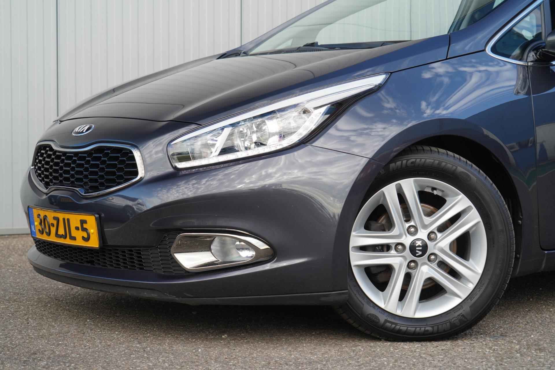 Kia Cee'd Sportswagon 1.6 GDI Comfort Pack / Airco / Trekhaak / Camera / NL-Auto / Elek. Ramen - 22/35