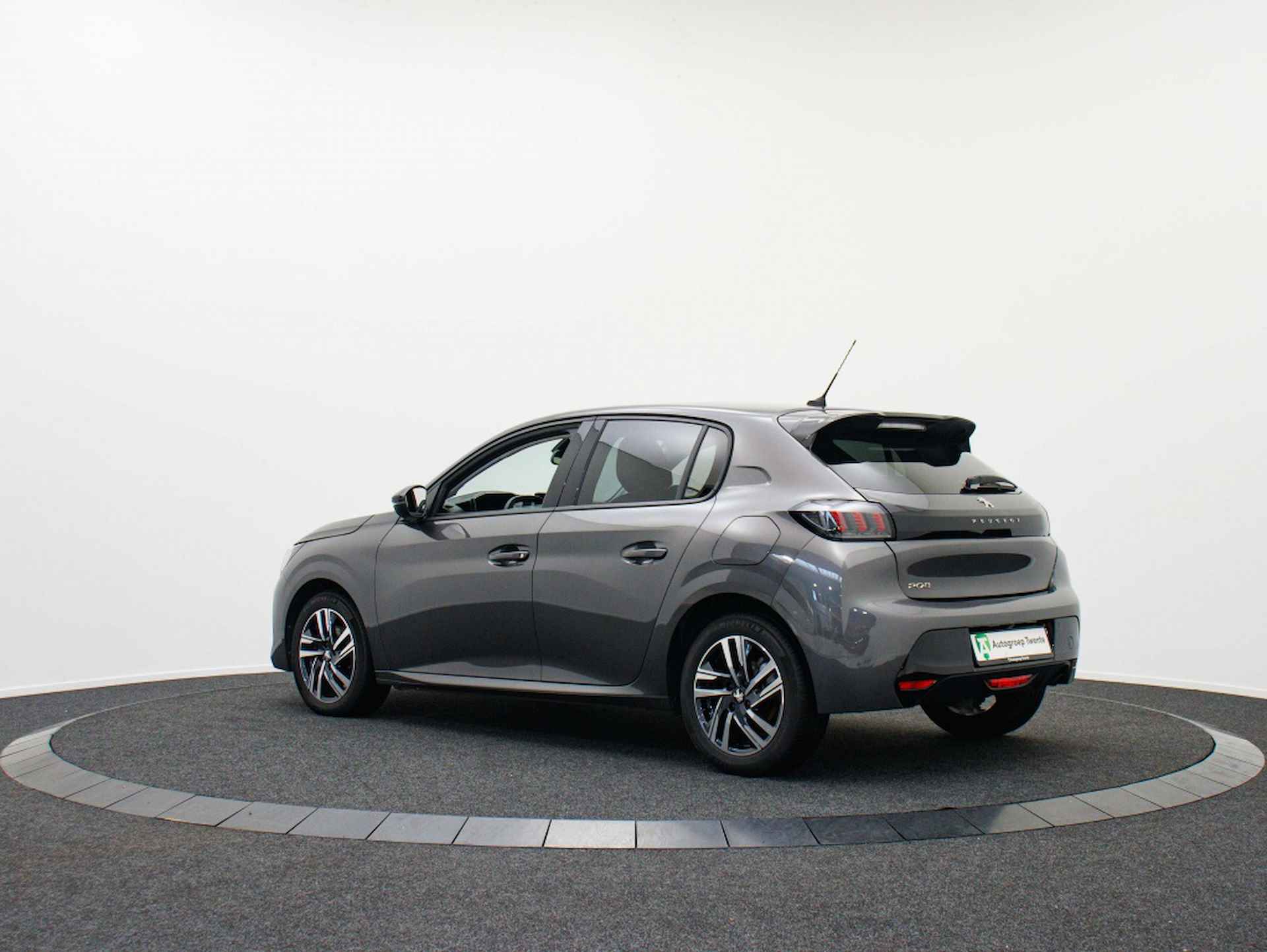 Peugeot 208 1.2 PT Allure Pack | Navigatie | Private lease 399 p.m. - 2/41