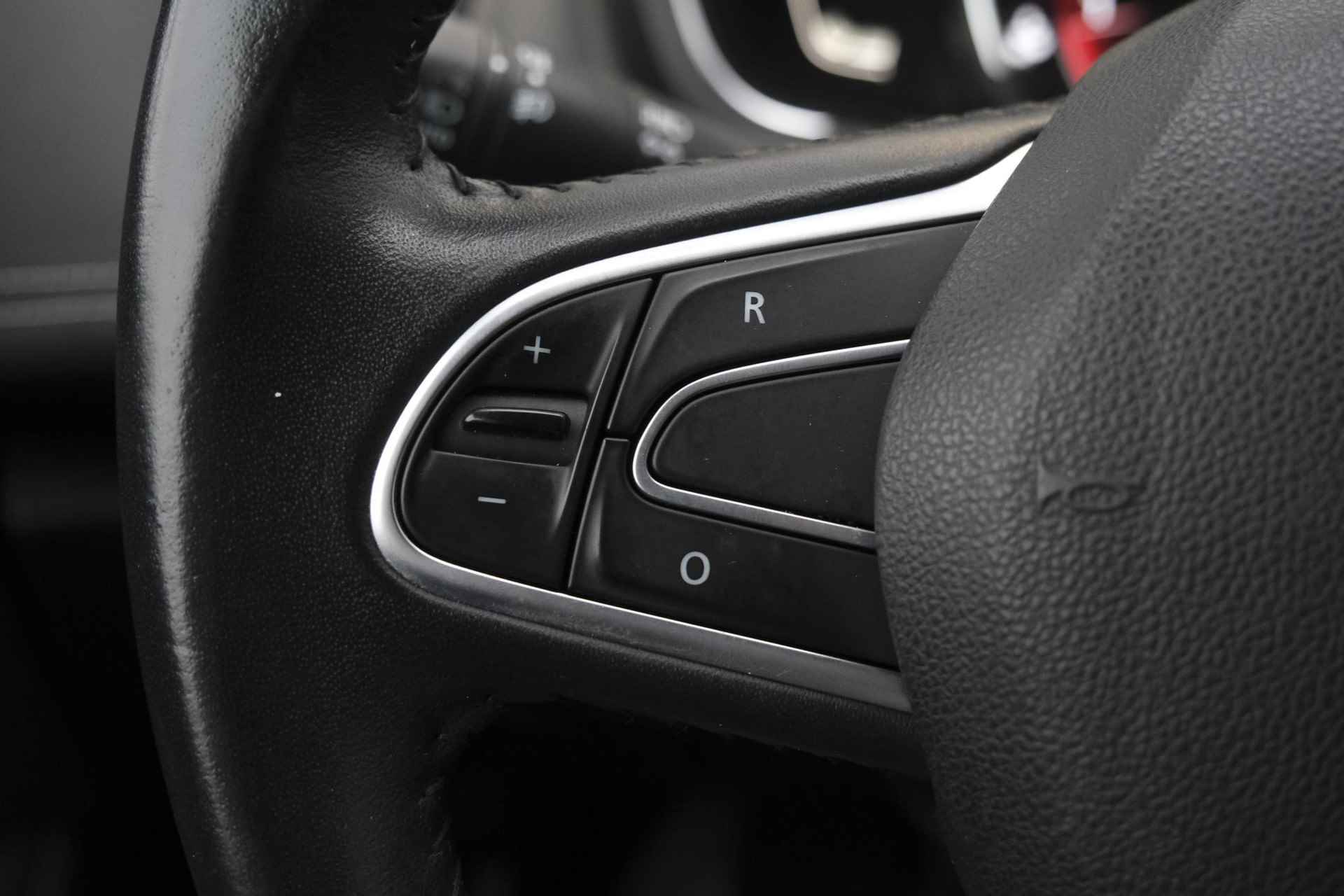 Renault Grand Scénic 1.3 TCe 115pk Intens 5P. | Wegklapbare trekhaak (1850kg) | Parkeersensoren | Climate control | Bluetooth | Navigatie - 19/33