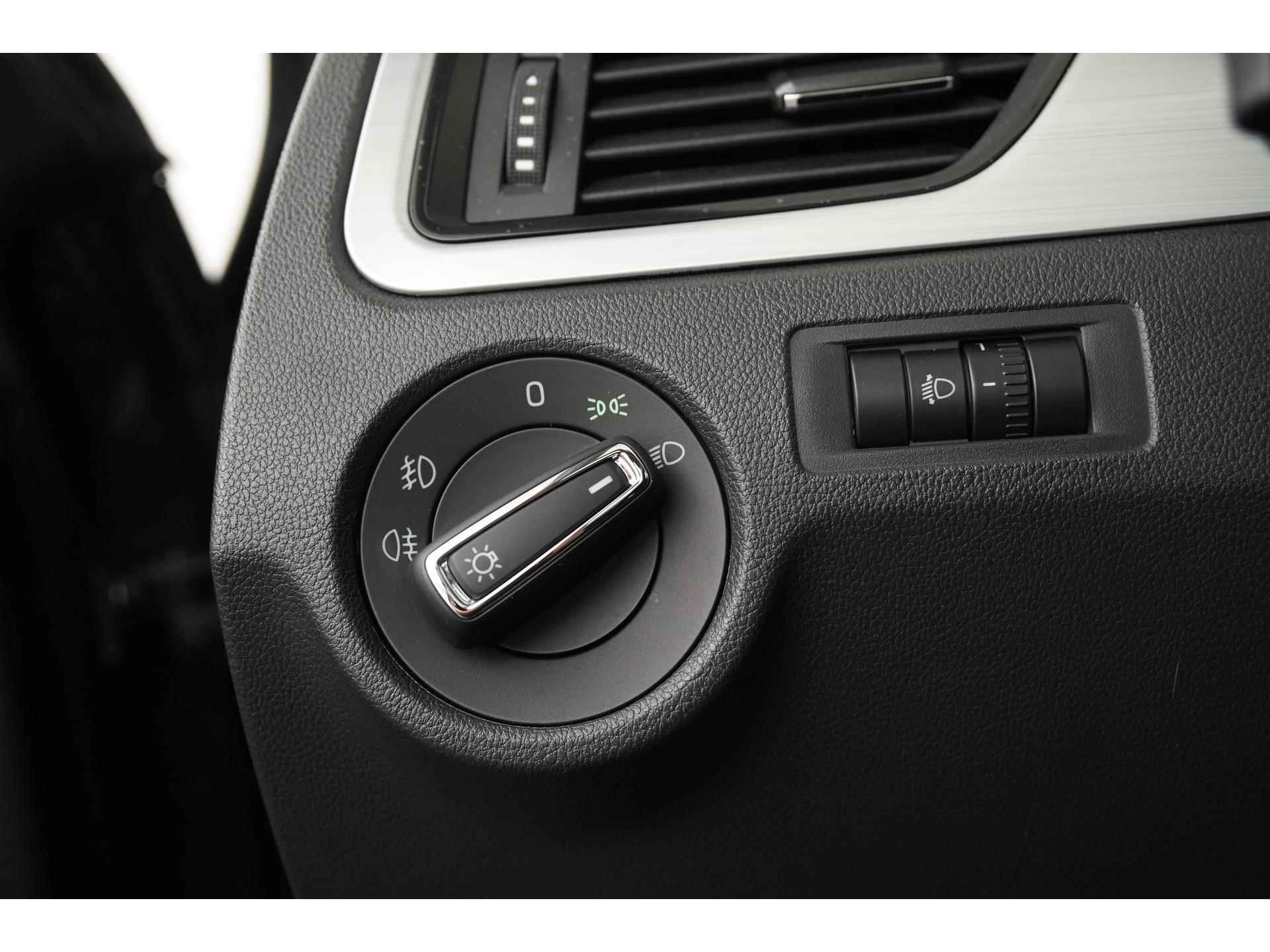 Škoda Rapid Spaceback 1.0 TSI Drive DSG | Panoramadak | Navigatie | Zondag Open! - 40/45