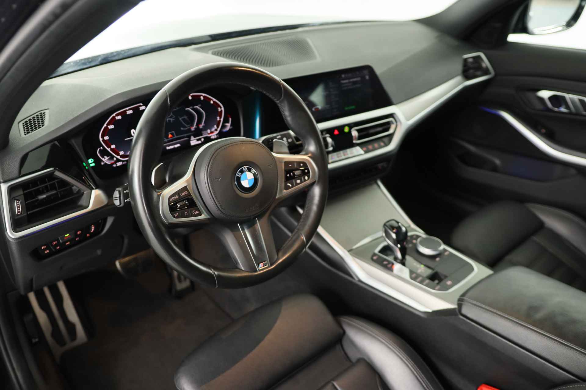BMW 3 Serie Touring 330i High Executive Edition | M-Pakket | LED | Sportstoelen | Keyless | Leder | Navi | Stoelverwarming | Clima - 7/37