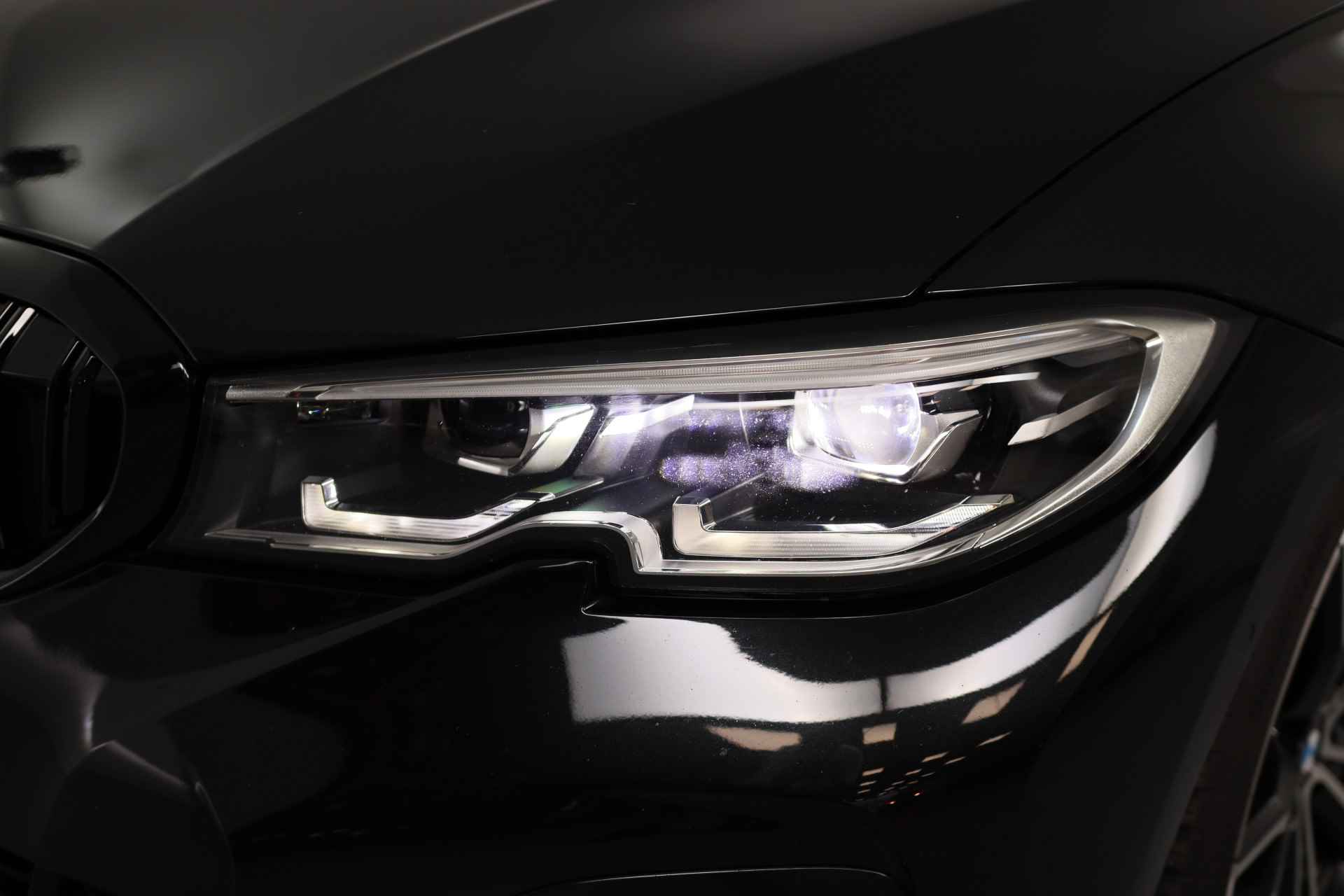 BMW 3 Serie Touring 330i High Executive Edition | M-Pakket | LED | Sportstoelen | Keyless | Leder | Navi | Stoelverwarming | Clima - 14/37