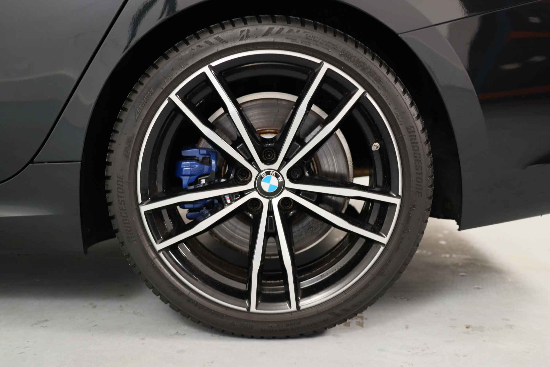 BMW 3 Serie Touring 330i High Executive Edition | M-Pakket | LED | Sportstoelen | Keyless | Leder | Navi | Stoelverwarming | Clima - 15/37