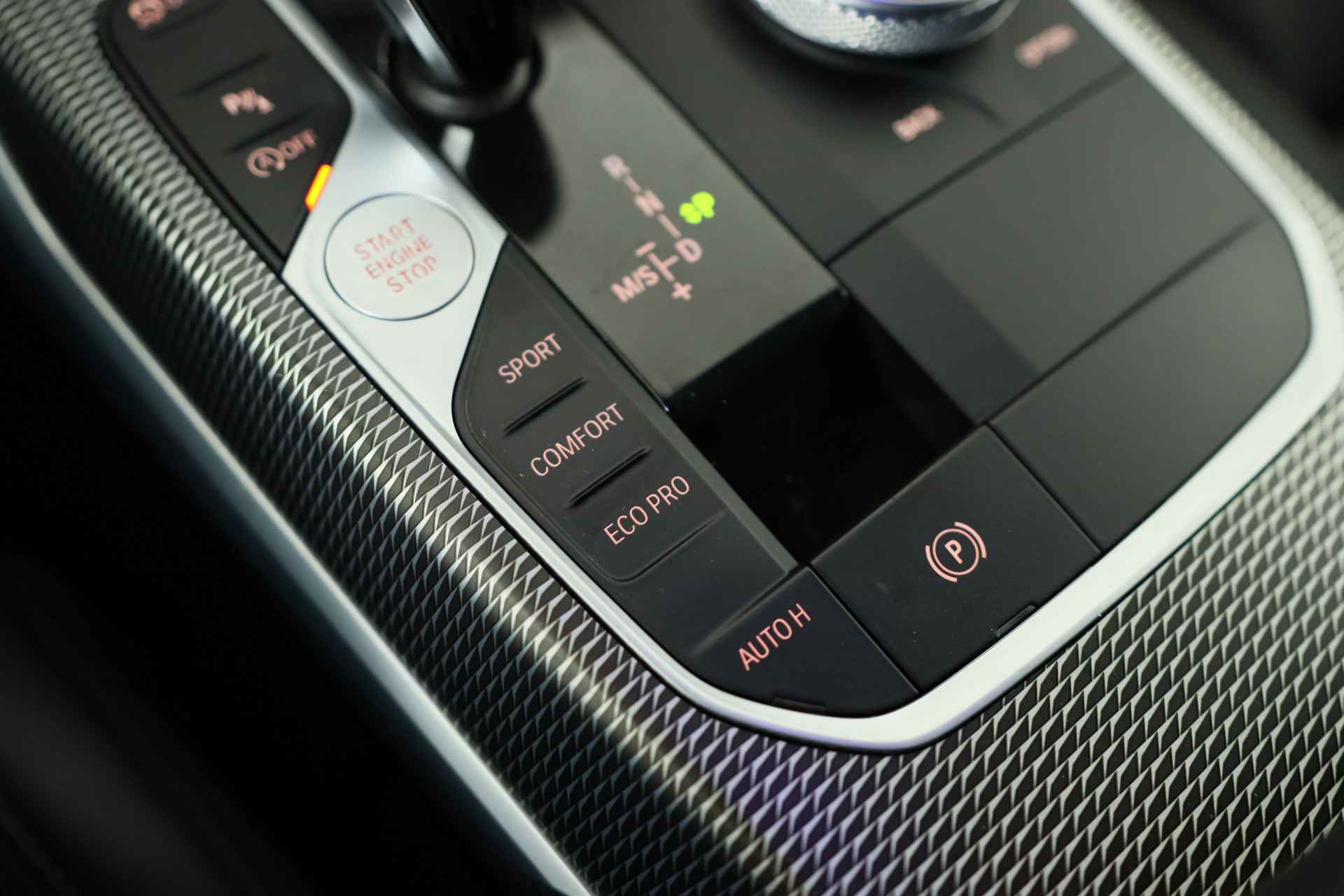 BMW 3 Serie Touring 330i High Executive Edition | M-Pakket | LED | Sportstoelen | Keyless | Leder | Navi | Stoelverwarming | Clima - 36/37