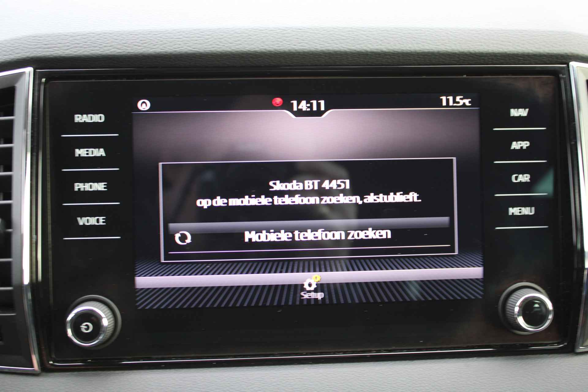 Škoda Karoq 1.5 TSI 150 pk ACT Business Edition Navigatie / Parkeersensoren / Trekhaak wegklapbaar / Clima / LED / Stoelverw. - 18/39