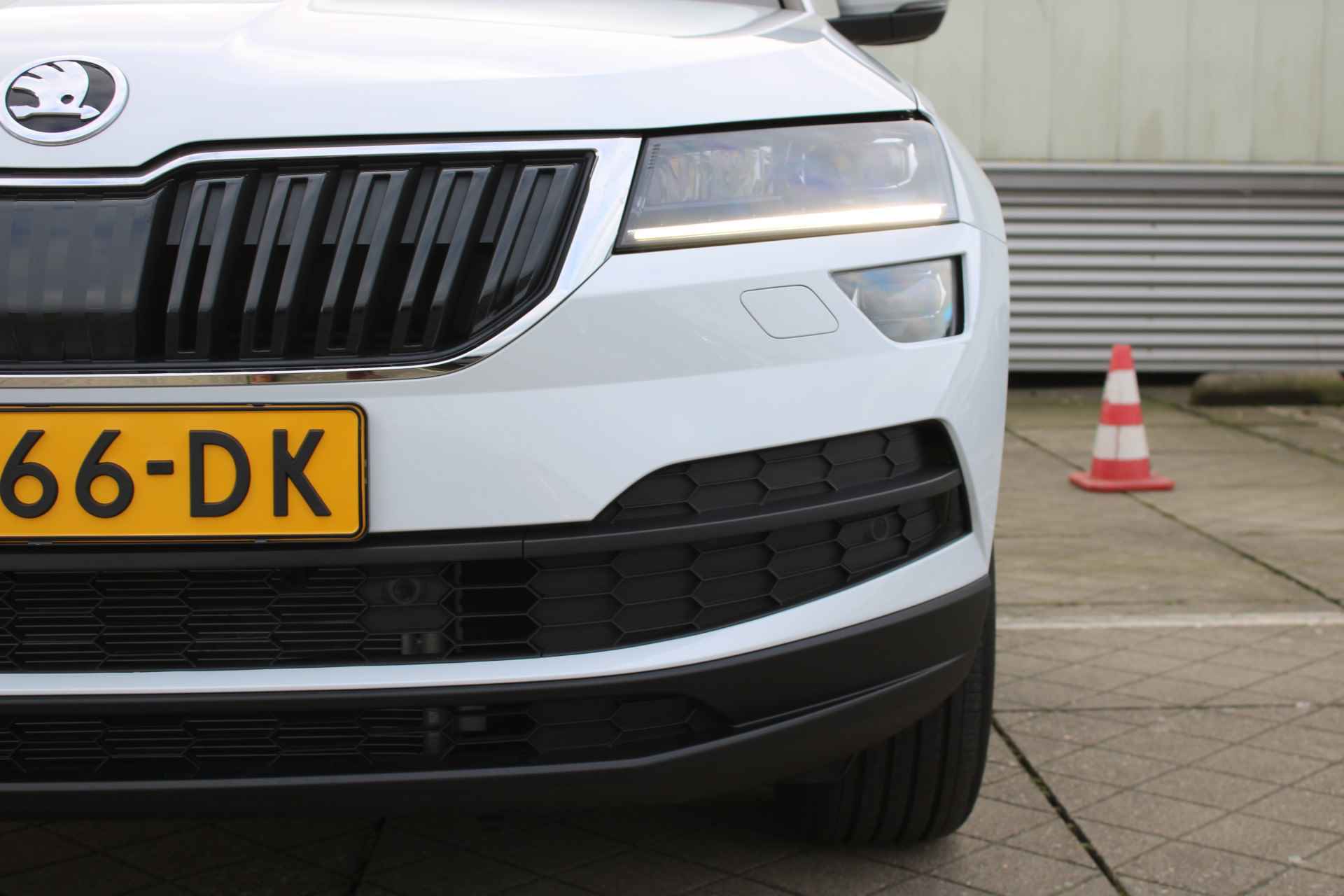 Škoda Karoq 1.5 TSI 150 pk ACT Business Edition Navigatie / Parkeersensoren / Trekhaak wegklapbaar / Clima / LED / Stoelverw. - 34/39