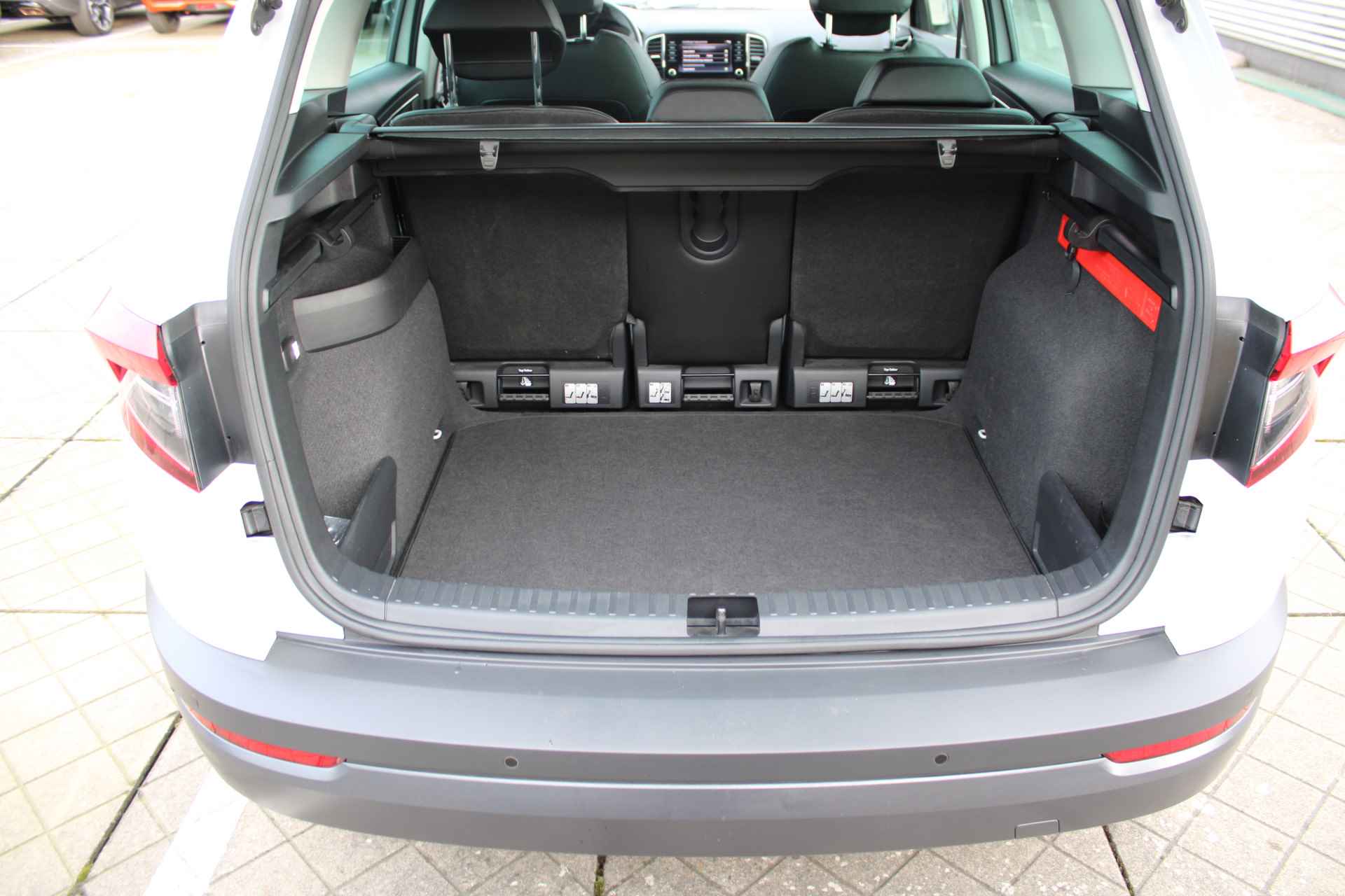 Škoda Karoq 1.5 TSI 150 pk ACT Business Edition Navigatie / Parkeersensoren / Trekhaak wegklapbaar / Clima / LED / Stoelverw. - 39/39