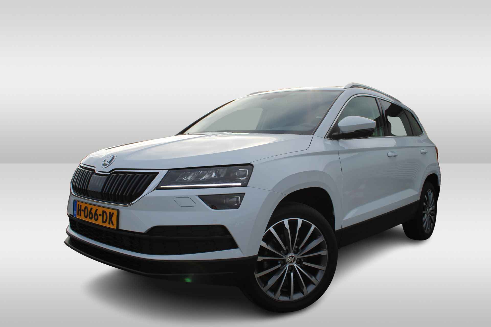 Škoda Karoq 1.5 TSI 150 pk ACT Business Edition Navigatie / Parkeersensoren / Trekhaak wegklapbaar / Clima / LED / Stoelverw. - 4/39