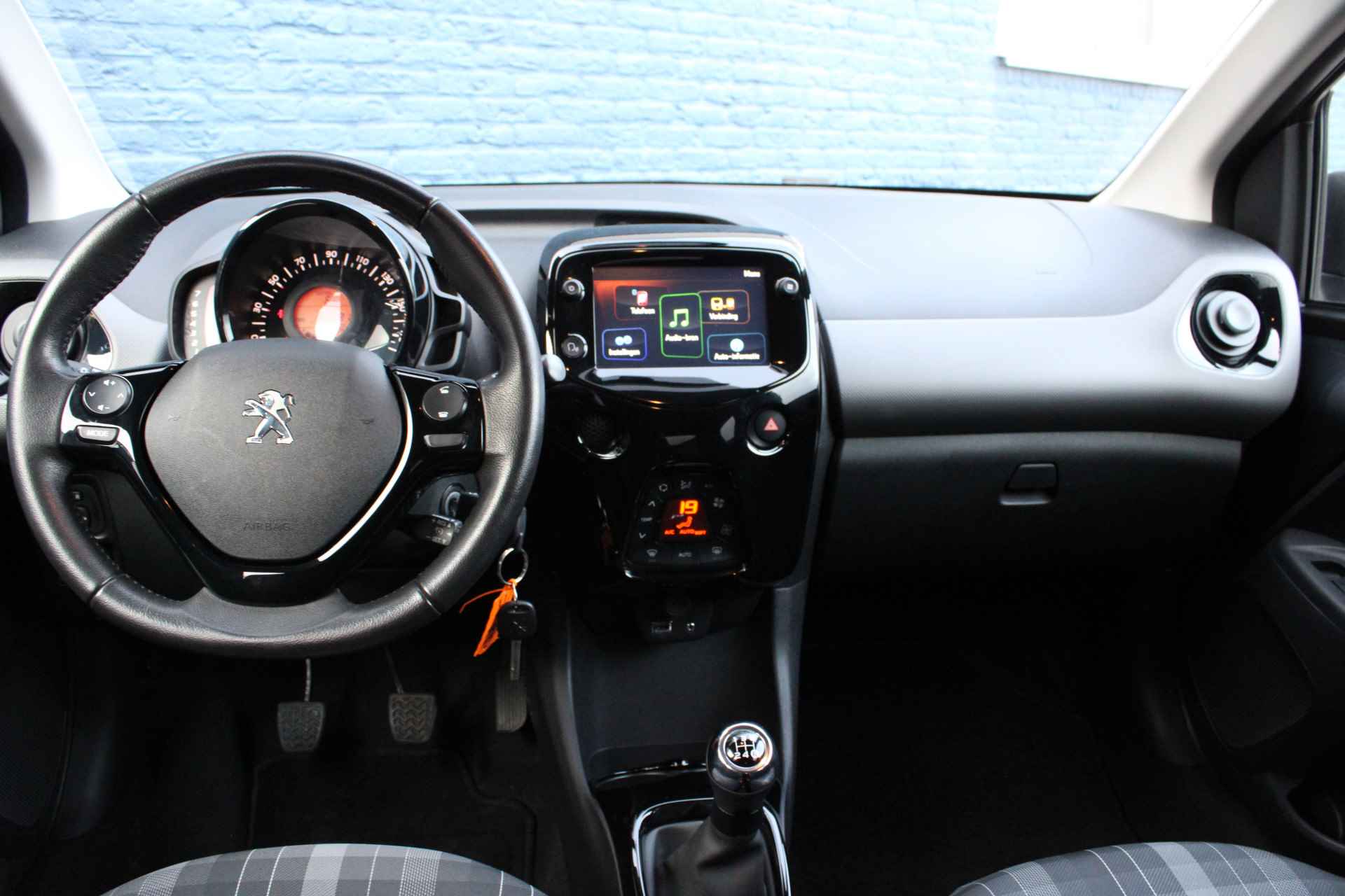 Peugeot 108 5drs 1.0 e-VTi Allure | Navi by app | Camera | Climate control | Lichtmetaal | - 12/25