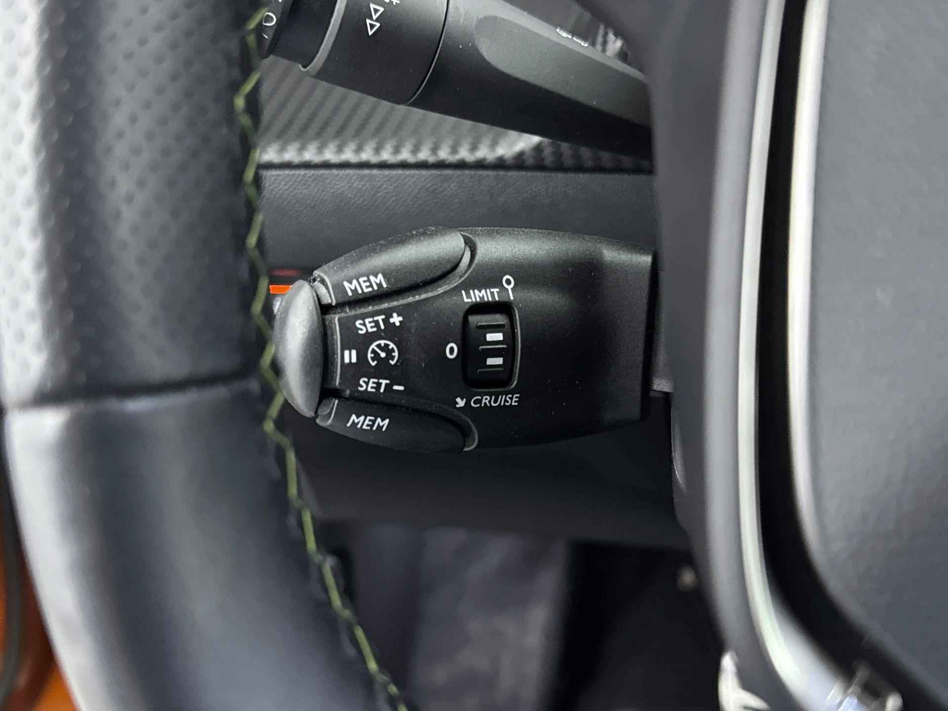 Peugeot e-2008 SUV 50kWh 136pk GT | Navigatie | Achteruitrijcamera | Trekhaak voor Fietsendrager - 21/40