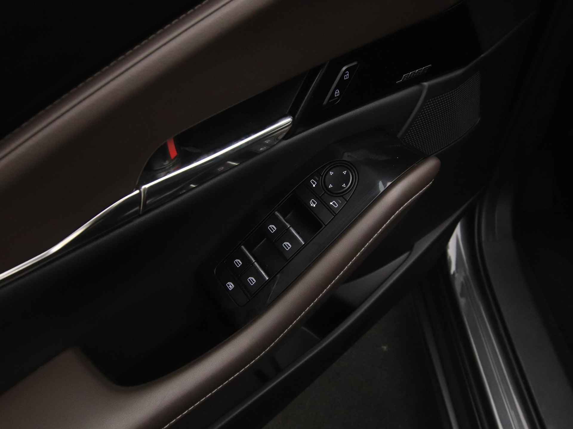 Mazda CX-30 2.0 SkyActiv-X Luxury i-Activesense automaat : dealer onderhouden - 12/47