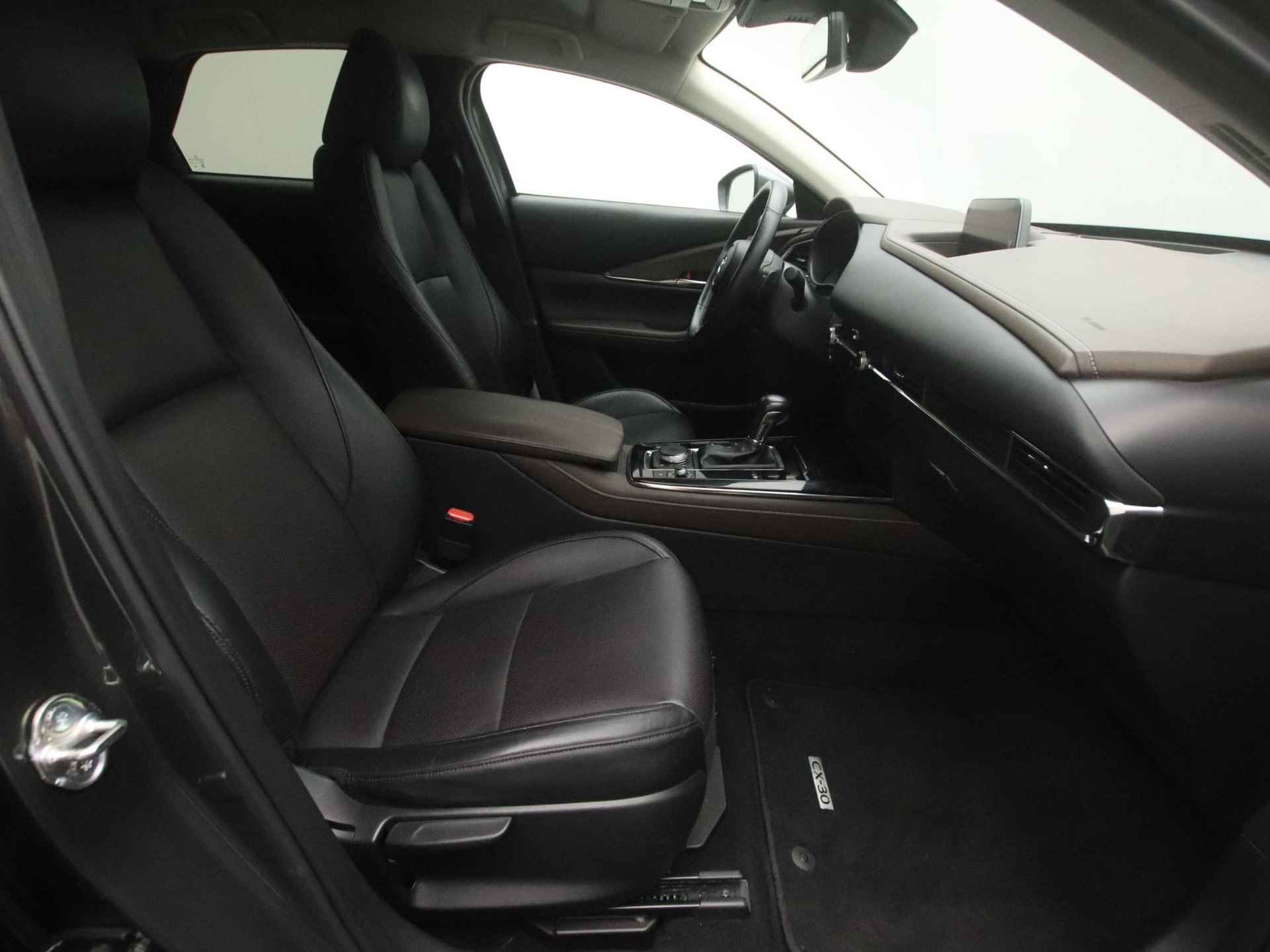 Mazda CX-30 2.0 SkyActiv-X Luxury i-Activesense automaat : dealer onderhouden - 21/47