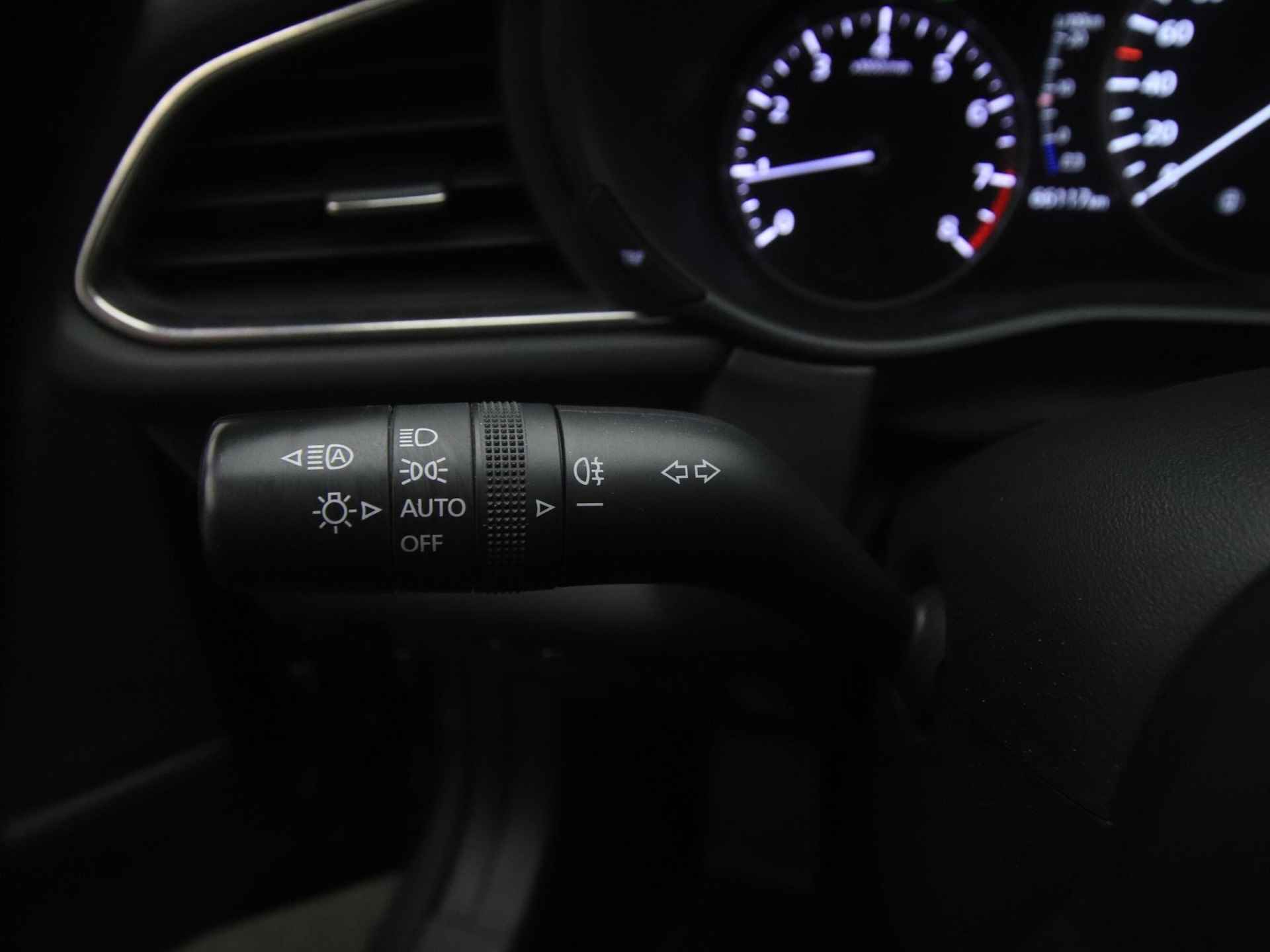 Mazda CX-30 2.0 SkyActiv-X Luxury i-Activesense automaat : dealer onderhouden - 27/47