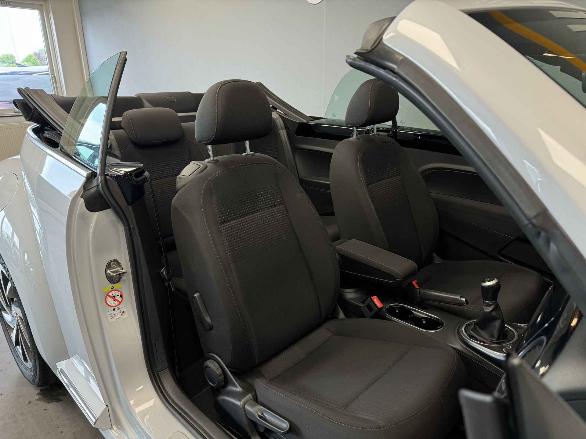 Volkswagen Beetle Cabriolet 1.2 TSI SOUND AppConnect/Parkeersensoren/Cruise - 18/41
