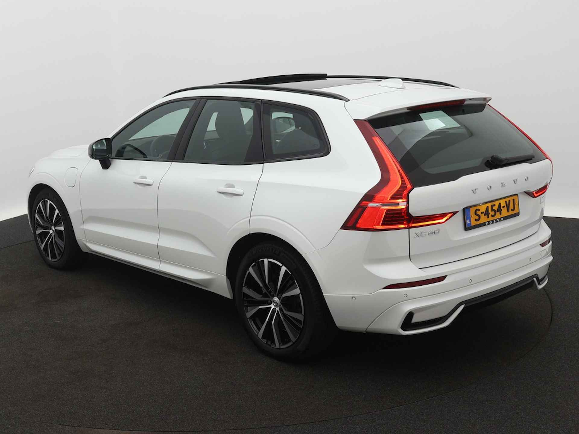 Volvo XC60 2.0 T6 AWD Ultimate Dark | Bowers & Wilkins audio | Luchtvering - 3/35