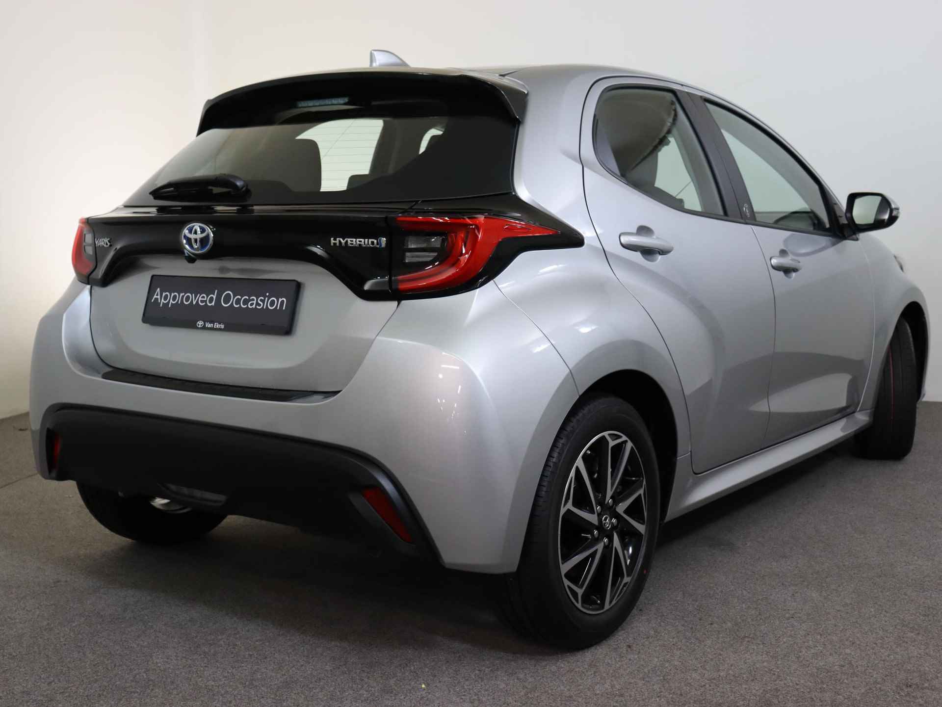 Toyota Yaris 1.5 Hybrid Dynamic Limited | Apple carplay | Android auto | Lm velgen | Bumperbeschermstrip | - 2/32