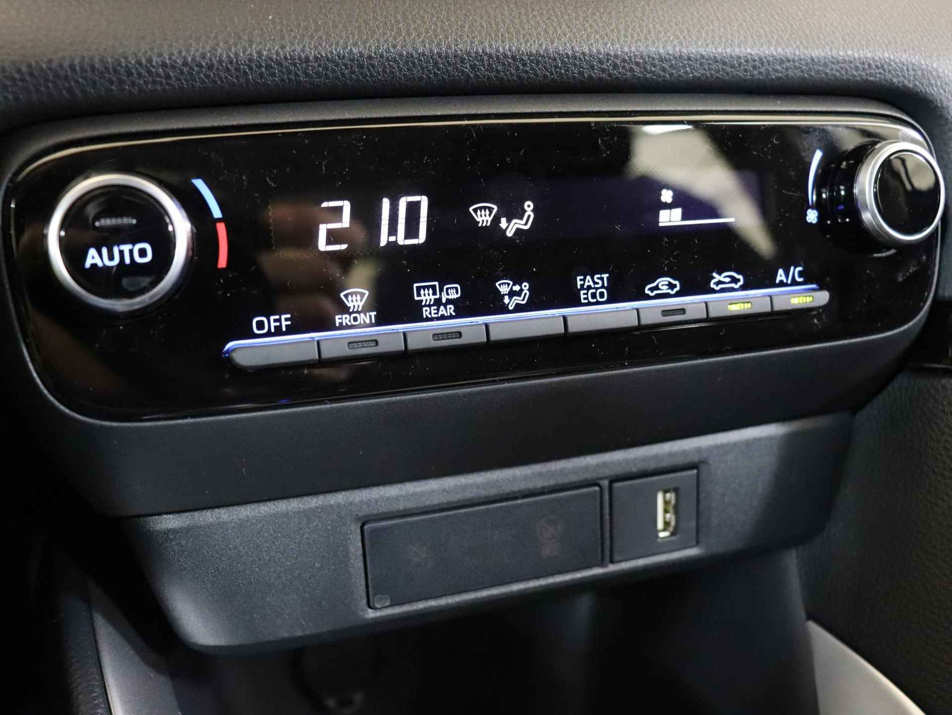Toyota Yaris 1.5 Hybrid Dynamic Limited | Apple carplay | Android auto | Lm velgen | Bumperbeschermstrip | - 25/32