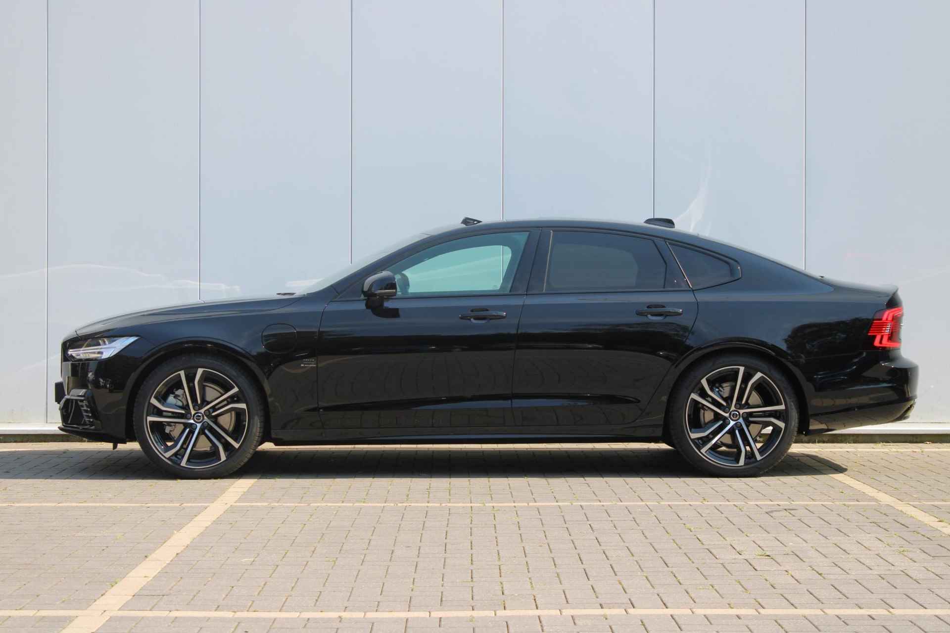 Volvo S90 T8 AWD 455PK Ultimate Dark, ** Showroom Sale!** Luchtvering met FOUR-C, Grafisch Head-Up Display, Elektrisch bedienbare voorstoelen met geheugen, Verwarmbare stoelen + stuurwiel, Adaptieve Cruise Control met Pilot Assist, Park Assist voor + achter, 360º Camera, Keyless Entry, Premium Audio by Harman Kardon, Apple CarPlay/Android Auto, 20'' Lichtmetalen wielen - 7/44