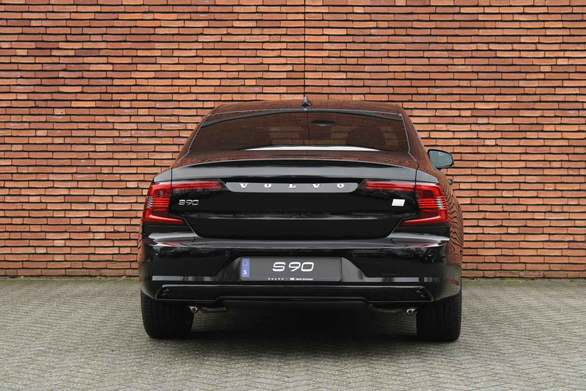 Volvo S90 T8 AWD 455PK Ultimate Dark, ** Showroom Sale!** Luchtvering met FOUR-C, Grafisch Head-Up Display, Elektrisch bedienbare voorstoelen met geheugen, Verwarmbare stoelen + stuurwiel, Adaptieve Cruise Control met Pilot Assist, Park Assist voor + achter, 360º Camera, Keyless Entry, Premium Audio by Harman Kardon, Apple CarPlay/Android Auto, 20'' Lichtmetalen wielen - 24/28