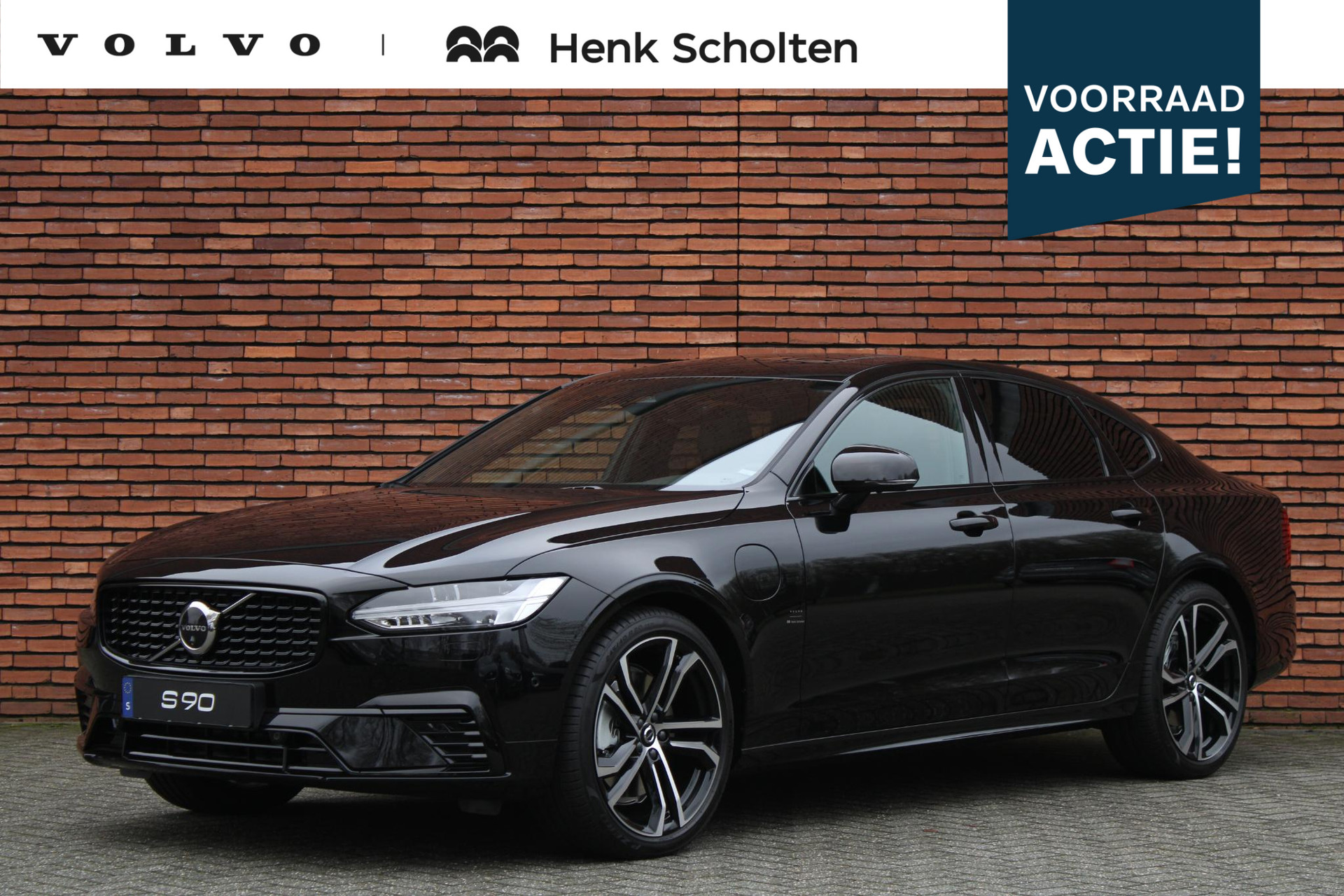 Volvo S90 T8 AWD 455PK Ultimate Dark, ** Showroom Sale!** Luchtvering met FOUR-C, Grafisch Head-Up Display, Elektrisch bedienbare voorstoelen met geheugen, Verwarmbare stoelen + stuurwiel, Adaptieve Cruise Control met Pilot Assist, Park Assist voor + achter, 360º Camera, Keyless Entry, Premium Audio by Harman Kardon, Apple CarPlay/Android Auto, 20'' Lichtmetalen wielen