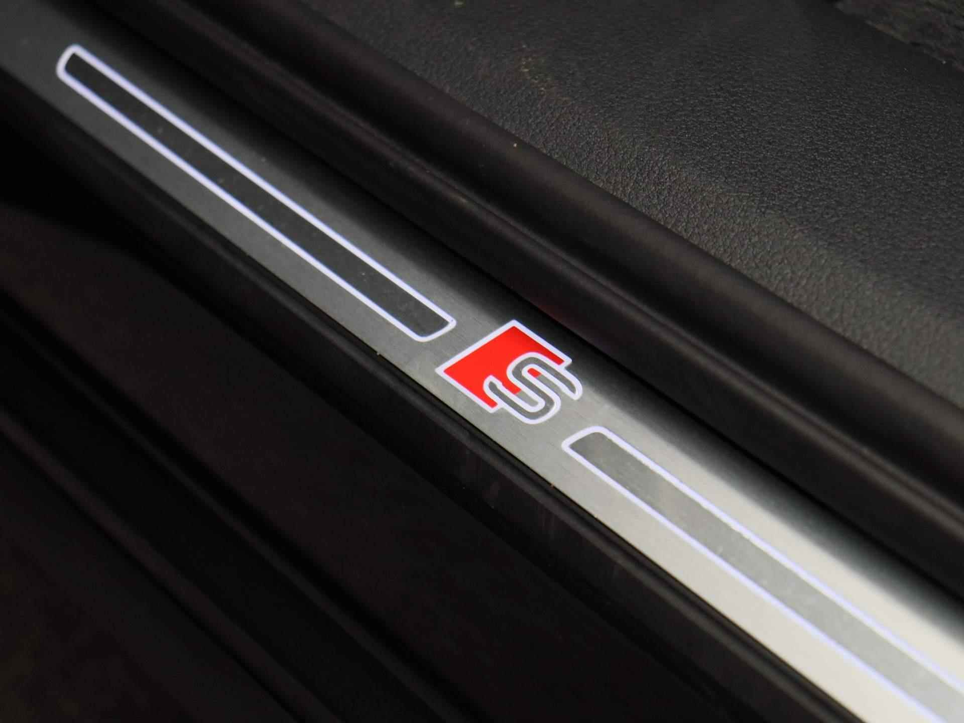 Audi Q8 e-tron 50 quattro S Edition 95 kWh 340 PK | Automaat | Navigatie Plus | Camera | 4-Zone Climate Control | Head-up display | Privacy glass | Stoelverwarming | Adaptive Cruise control | Parkeersensoren | Apple Carplay | Android Auto | LED Matrix | Fabrieksgarantie tot 2028 | - 37/49