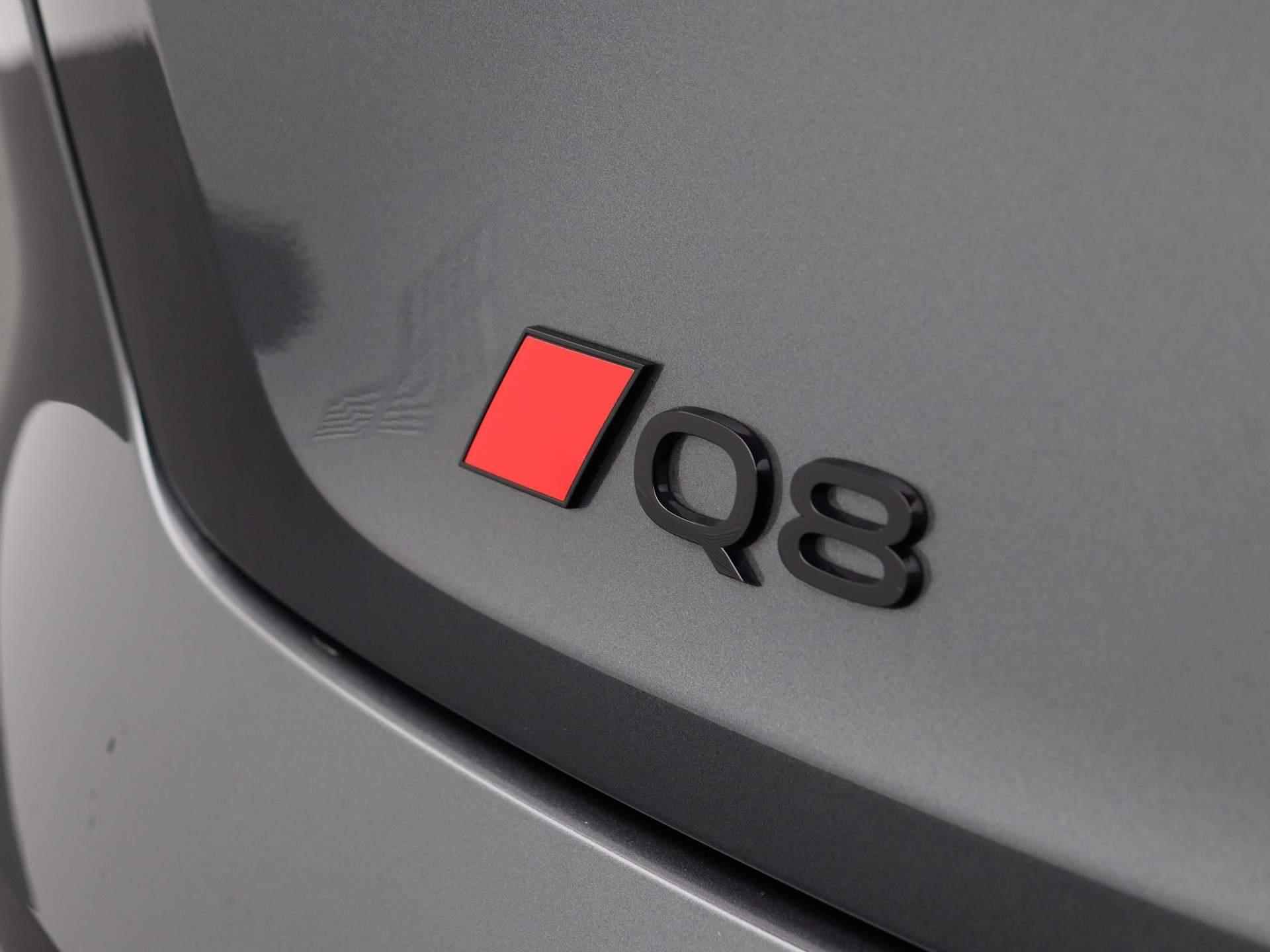 Audi Q8 e-tron 50 quattro S Edition 95 kWh 340 PK | Automaat | Navigatie Plus | Camera | 4-Zone Climate Control | Head-up display | Privacy glass | Stoelverwarming | Adaptive Cruise control | Parkeersensoren | Apple Carplay | Android Auto | LED Matrix | Fabrieksgarantie tot 2028 | - 40/49