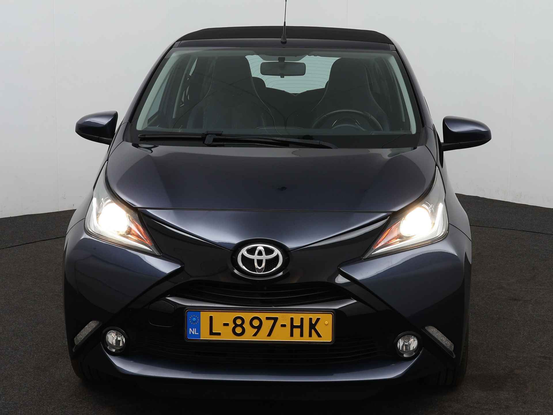 Toyota Aygo 1.0 VVT-i x-wave Limited | Camera | Climate Control | LM velgen | Half leder | - 25/41