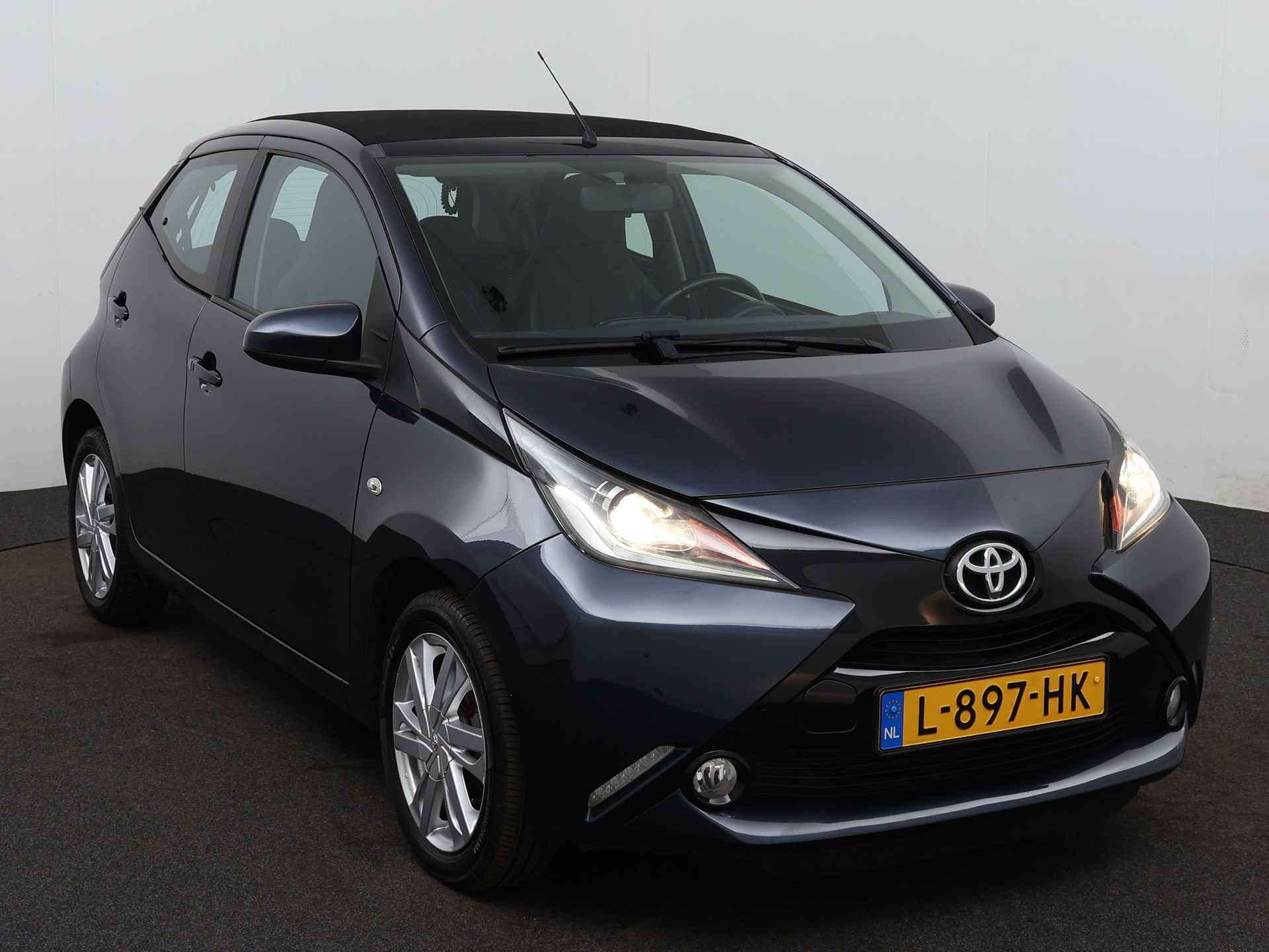 Toyota Aygo 1.0 VVT-i x-wave Limited | Camera | Climate Control | LM velgen | Half leder | - 26/41