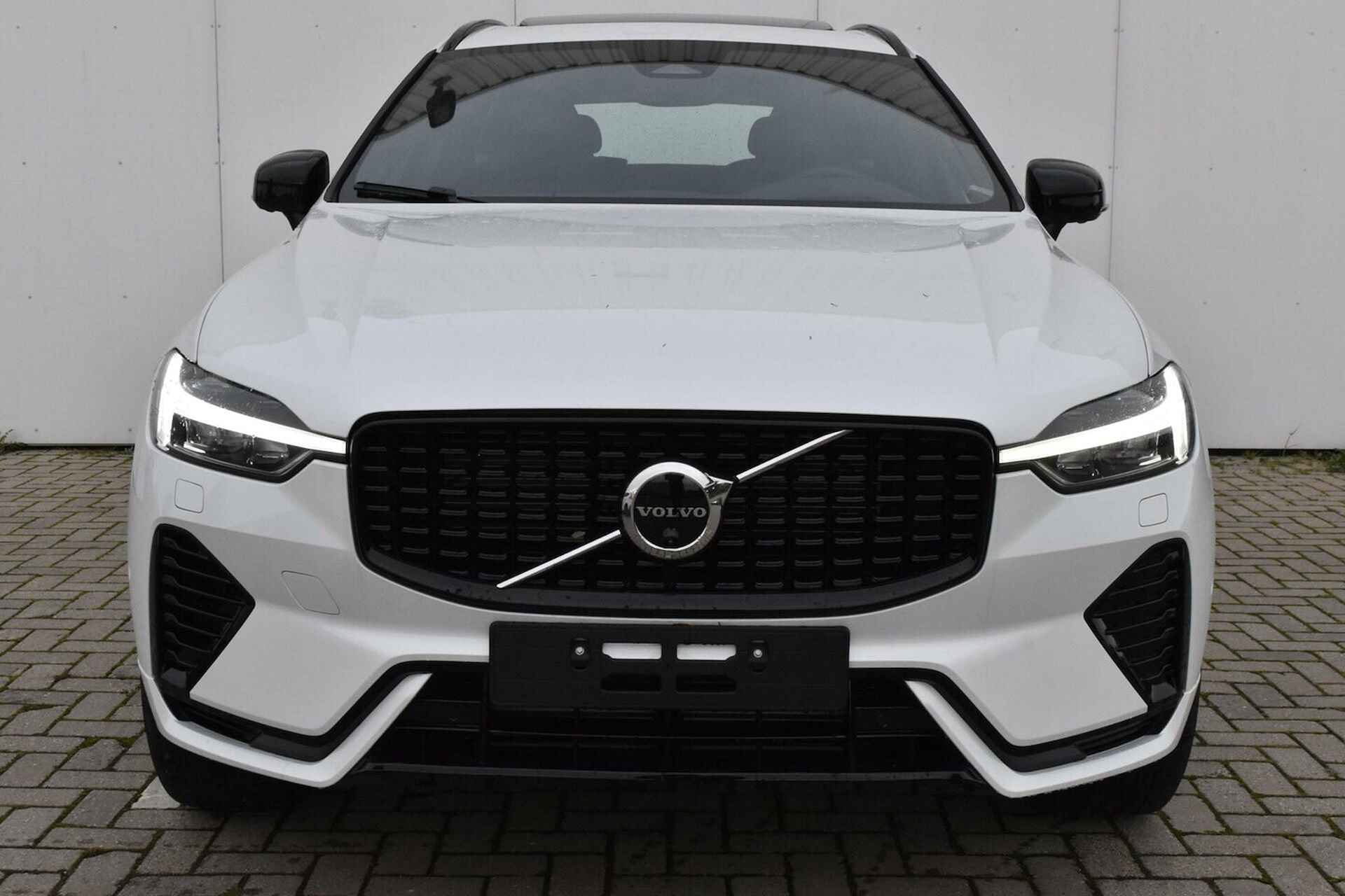 Volvo XC60 2.0 Recharge T8 AWD Ultimate Dark - 4/25