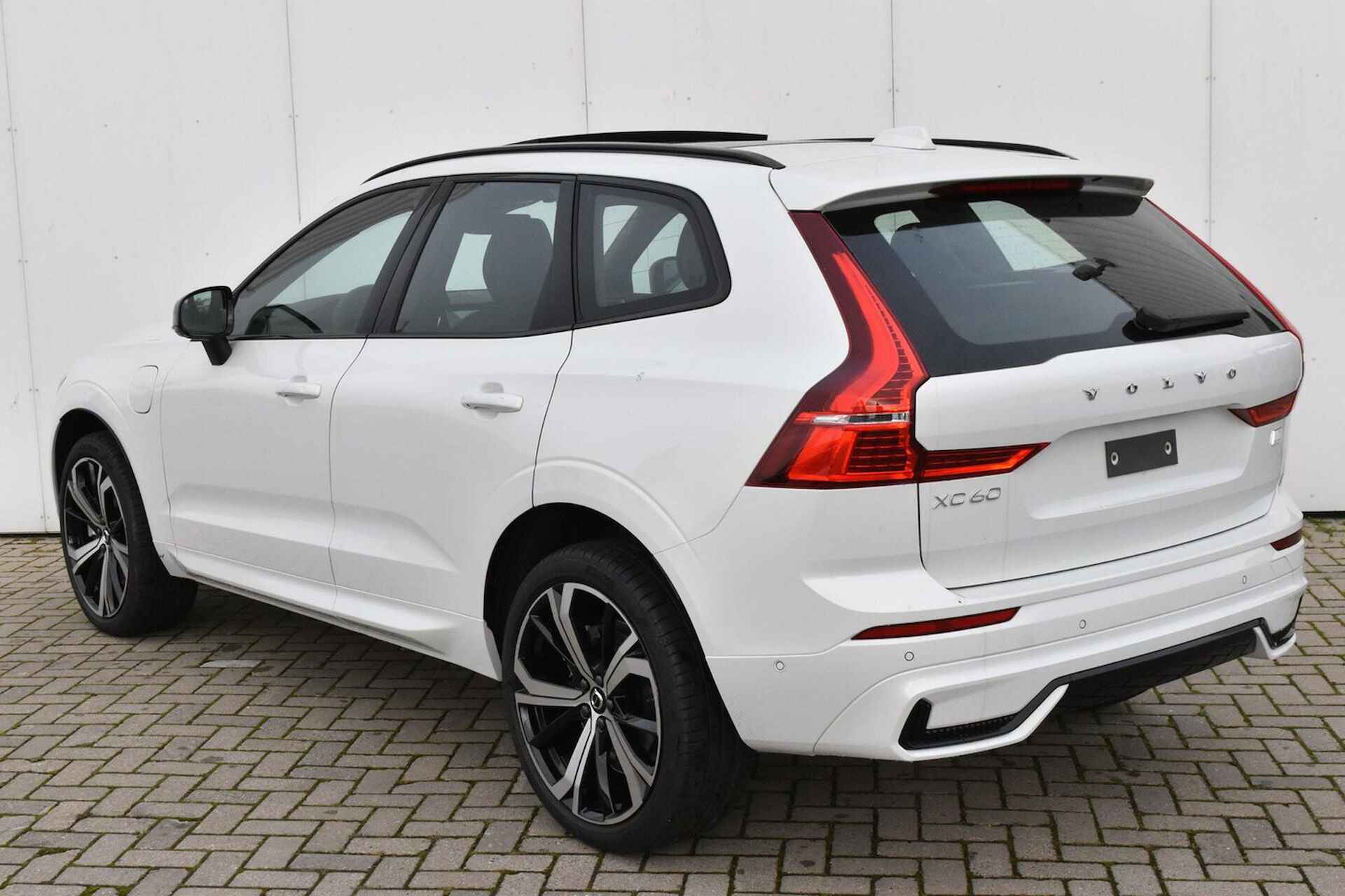 Volvo XC60 2.0 Recharge T8 AWD Ultimate Dark - 6/25