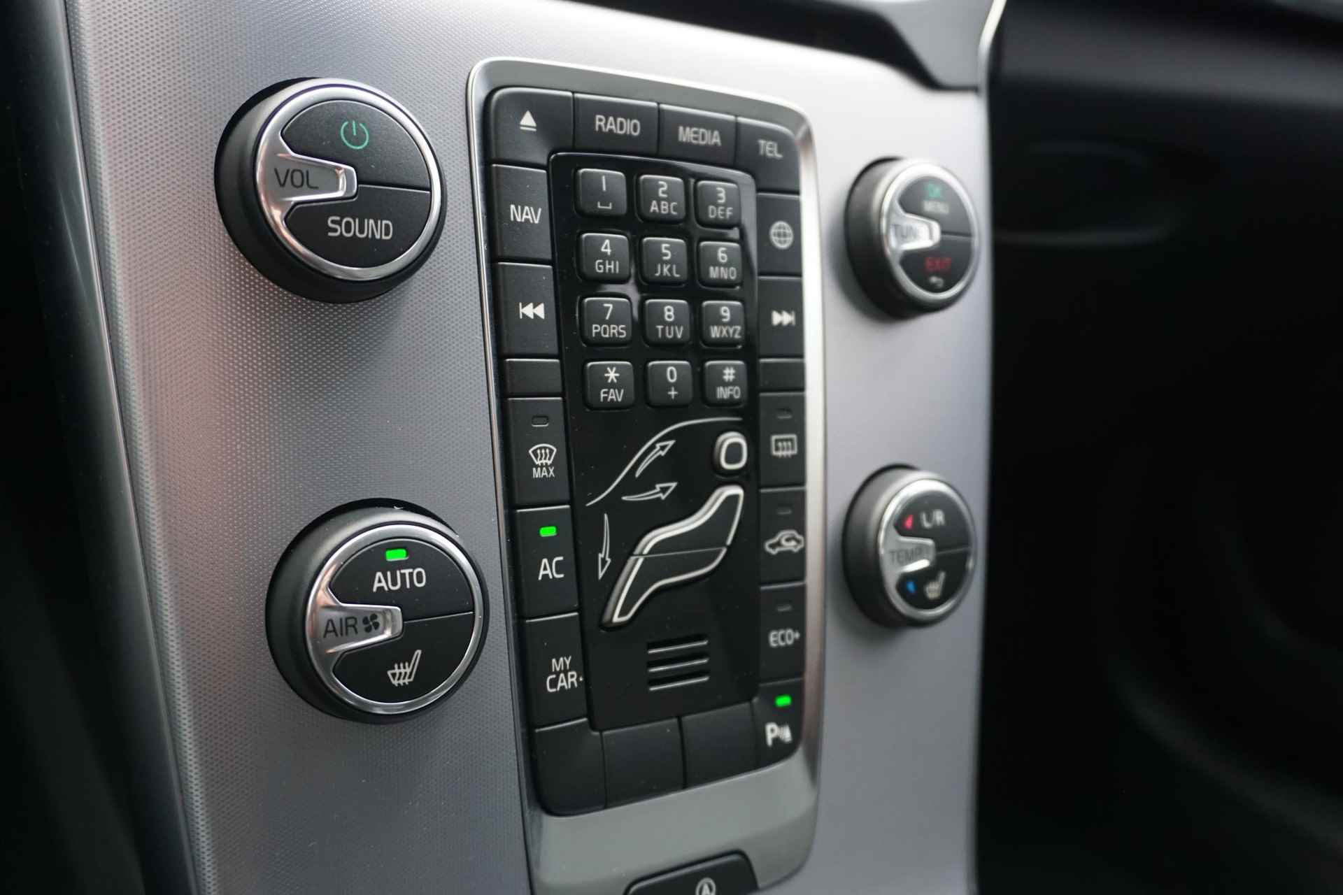 Volvo V40 Cross Country 2.0 D2 Edition+ | LED | Parkeersensoren | Camera | Stoel verwarming | High Performance audio | - 15/24